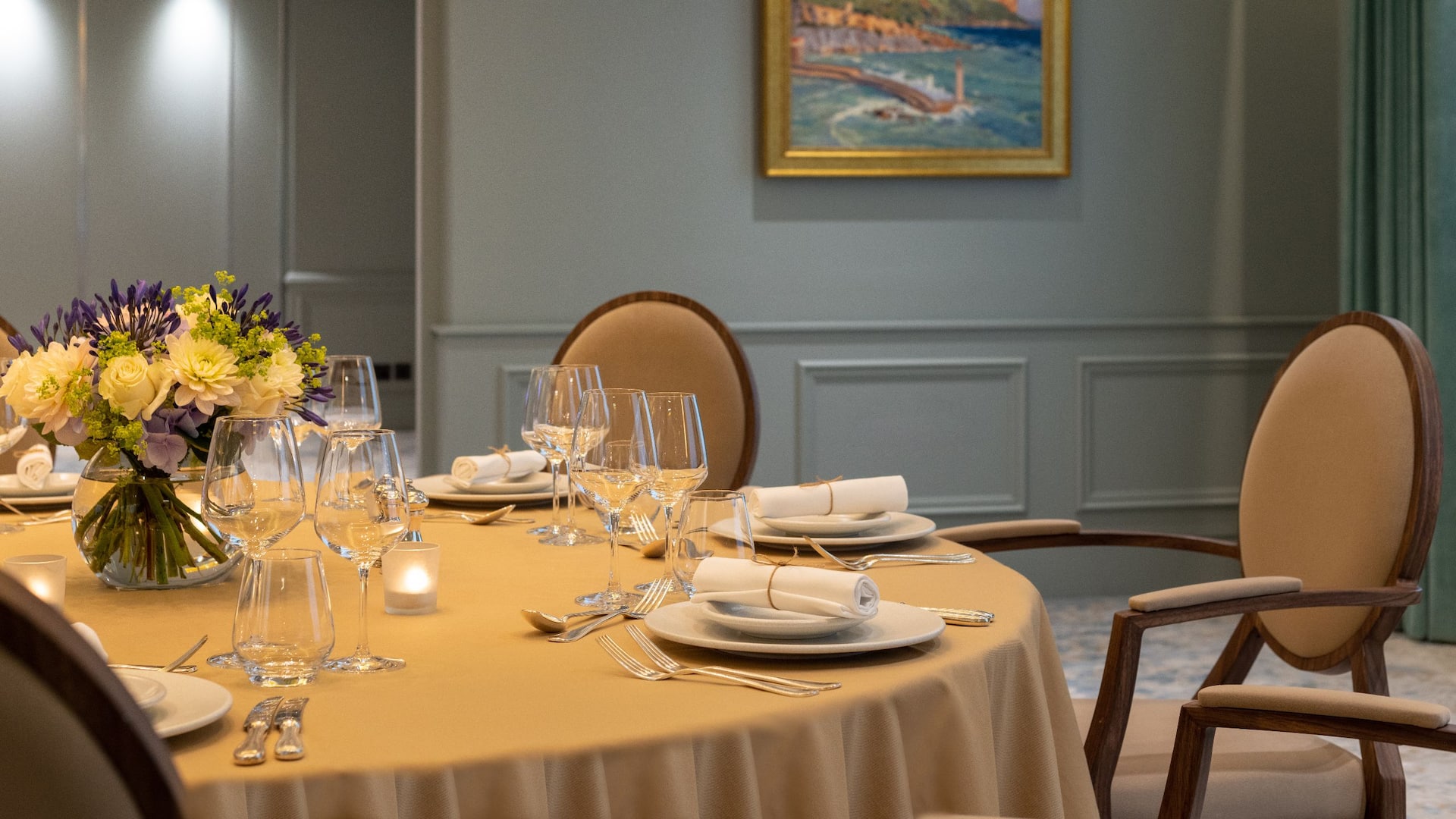 Hyatt Regency London - The Churchill Gallery Table Setup