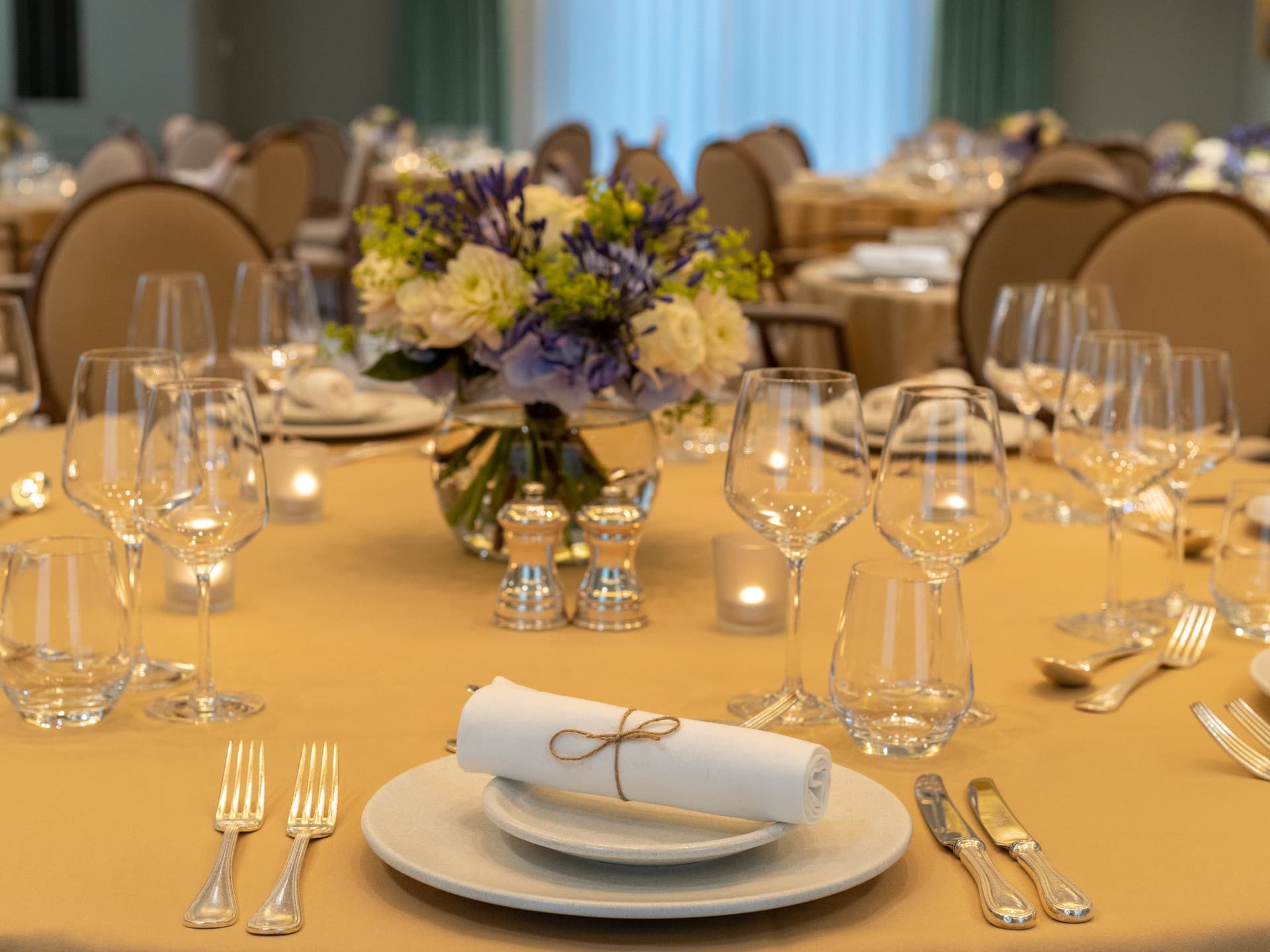 Hyatt Regency London - The Churchill Plated Dinner Setup