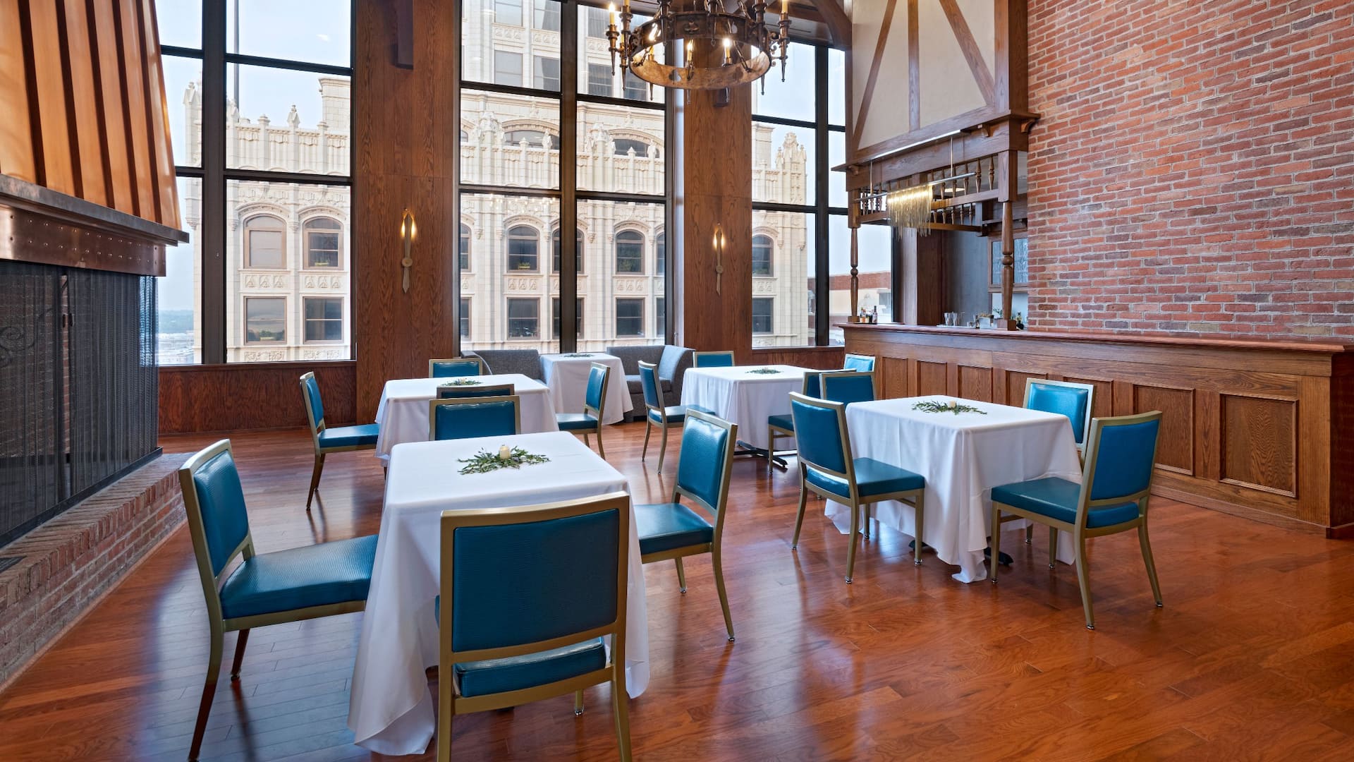 Hyatt Place Tulsa / Downtown Gallery