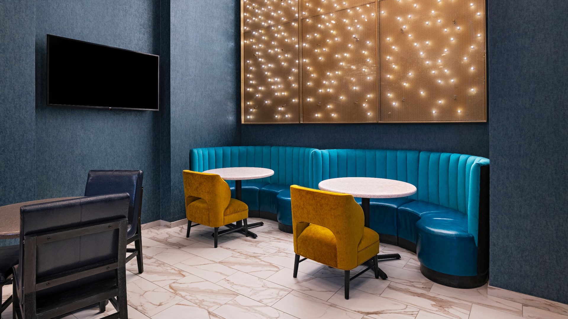 Hyatt Place Tulsa / Downtown Lobby Dining