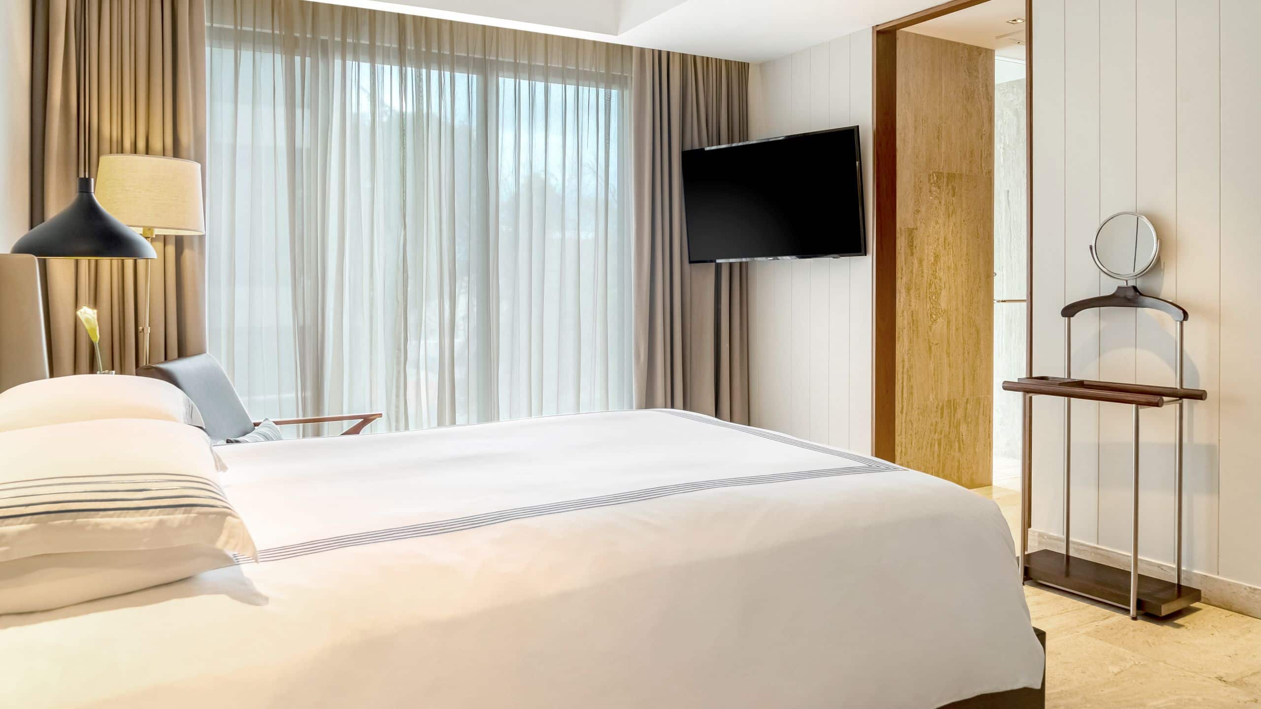 Thompson Playa del Carmen Main House King Guestroom Tv
