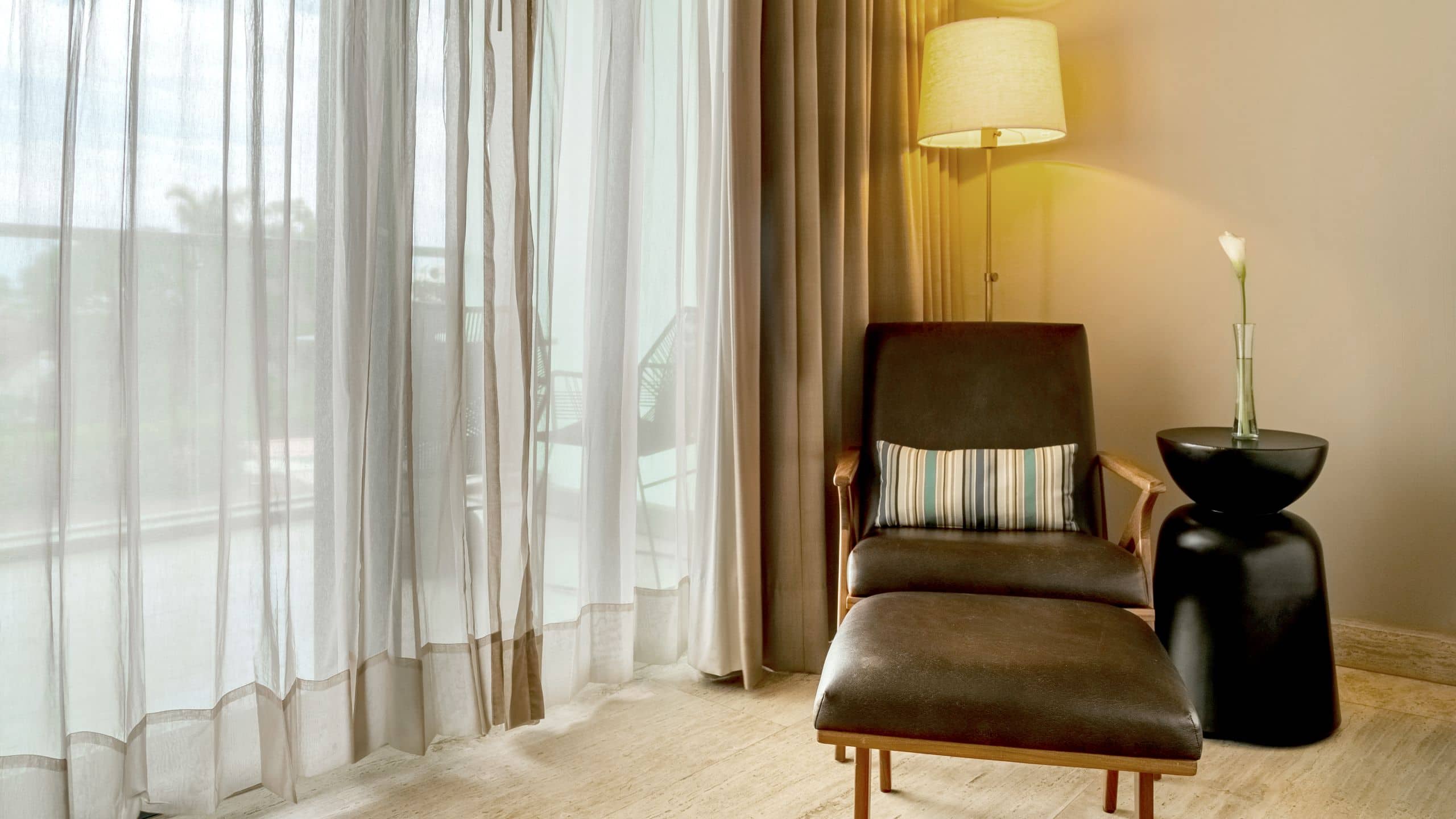 Thompson Playa del Carmen Main House Two Queen Guestroom Chair