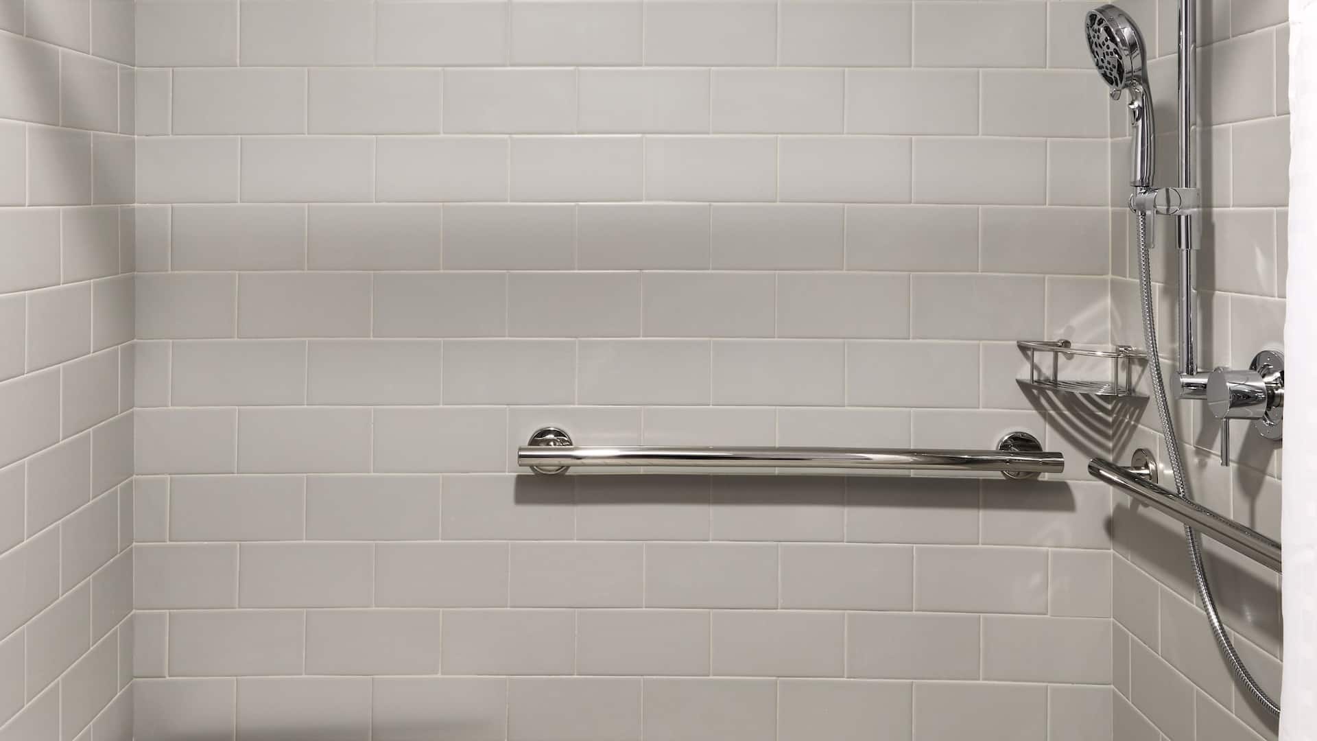 第 4，共 4 Hyatt Place Phoenix / Downtown ADA Roll in Shower