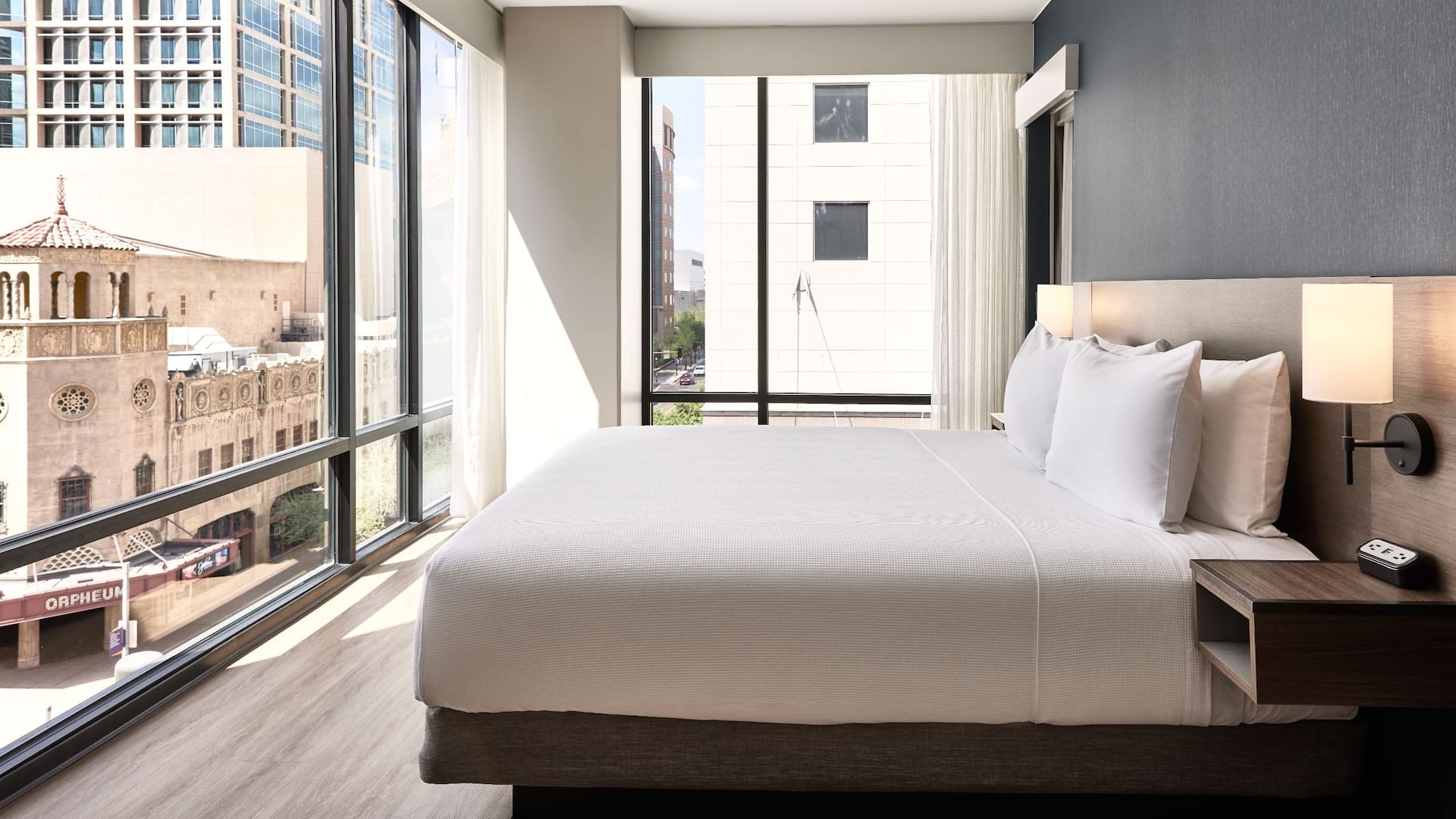 Hyatt Place Phoenix / Downtown Suite