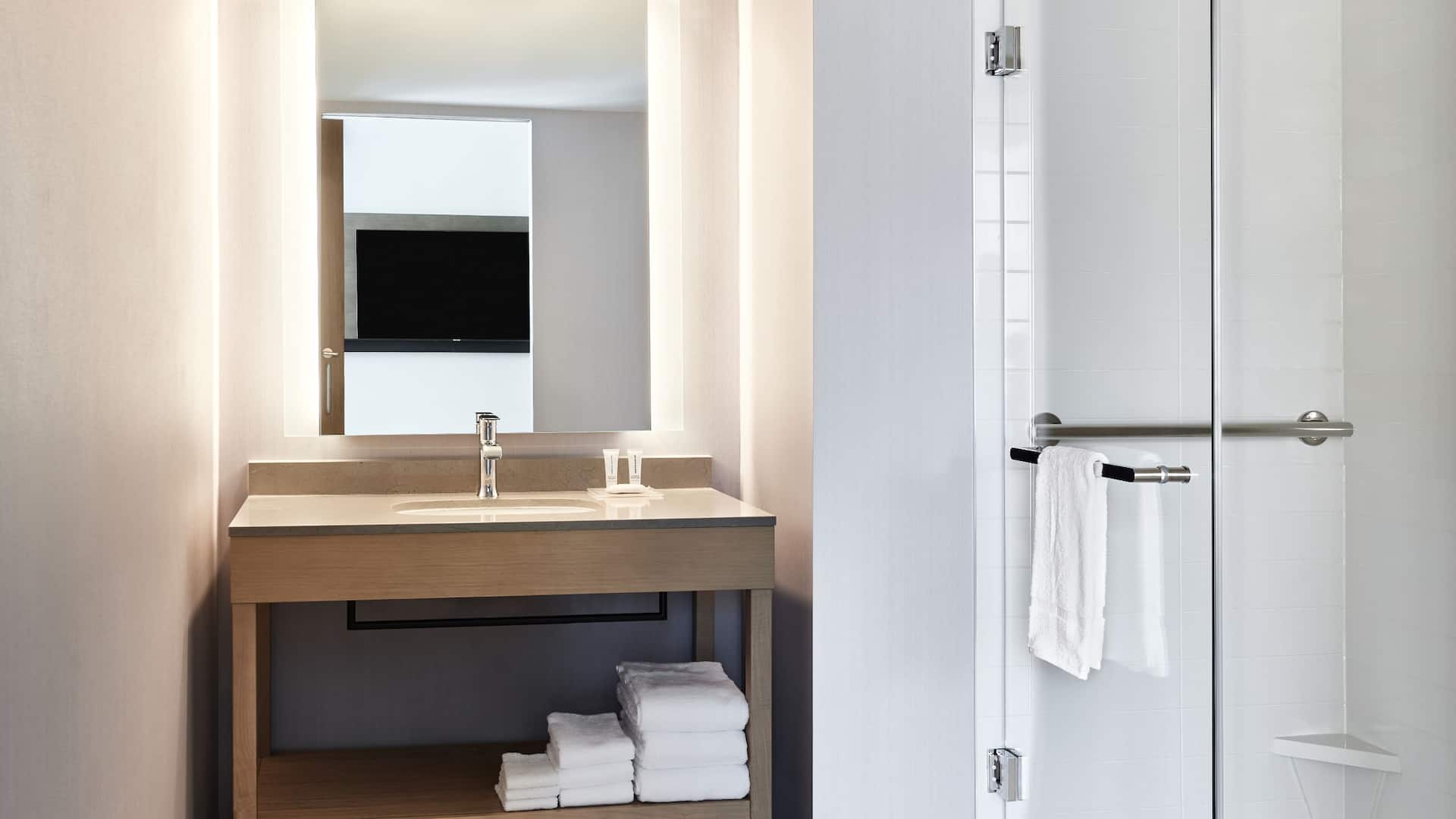 第 6，共 6 Hyatt Place Phoenix / Downtown Suite Bathroom