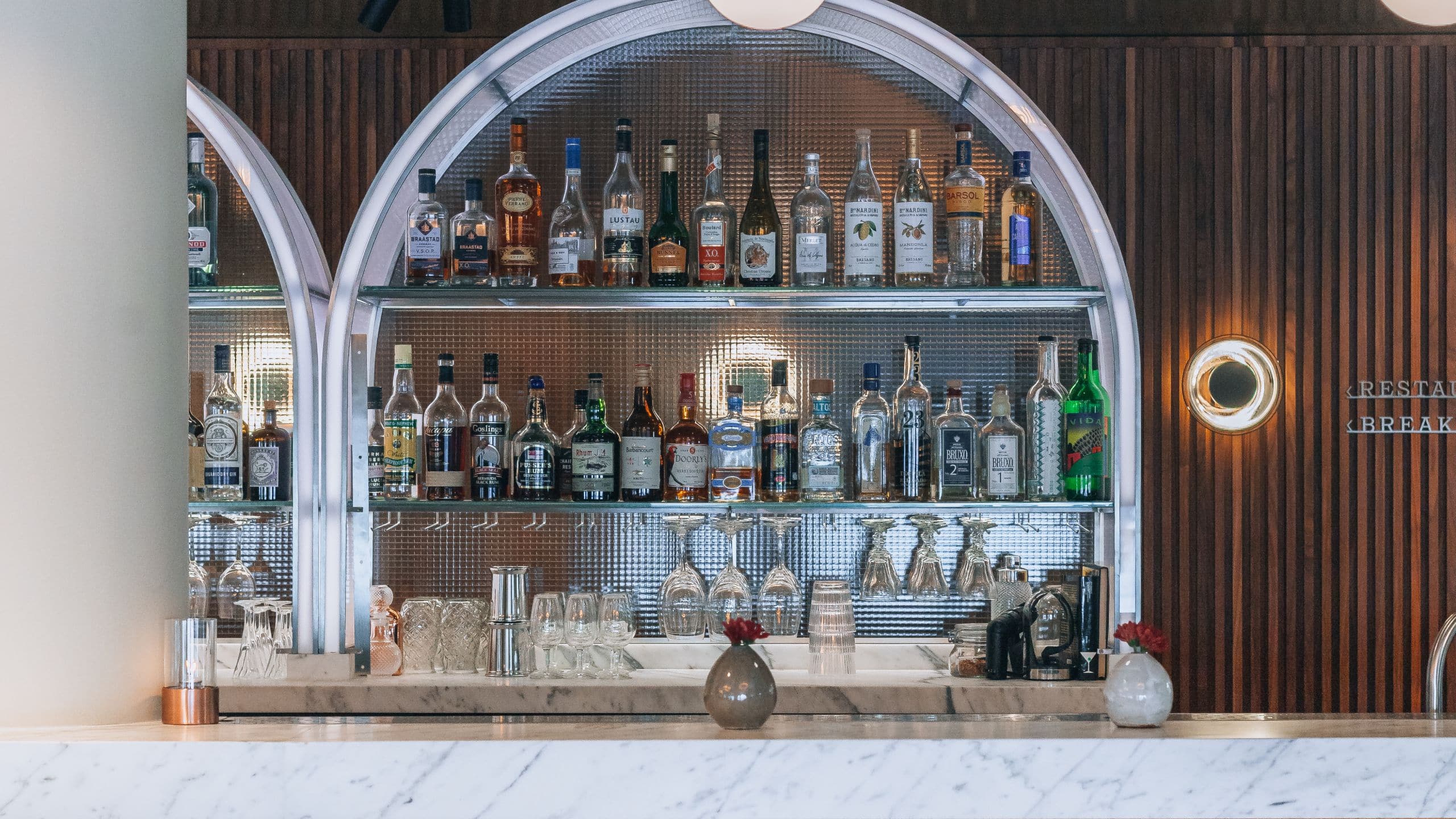 Hôtel Reisen Bar Reiss Details