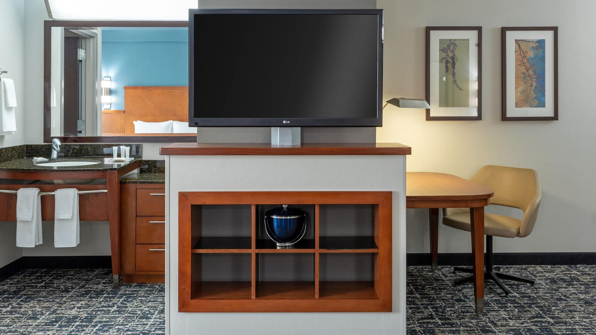 Hyatt Place Columbus-North King Guestroom Television
