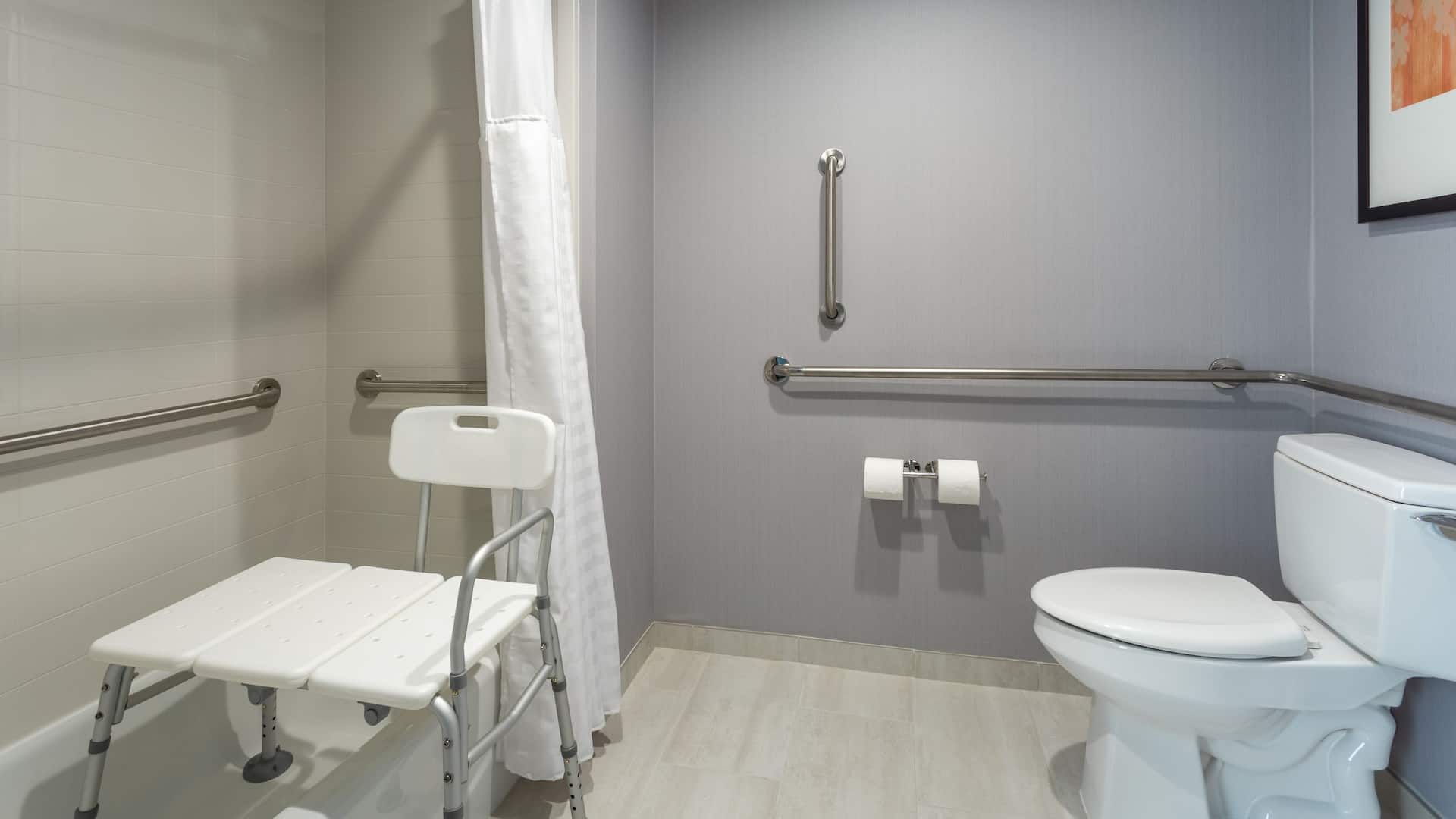 3/3 Hyatt Place Columbus-North King Accessible Bathroom Tub