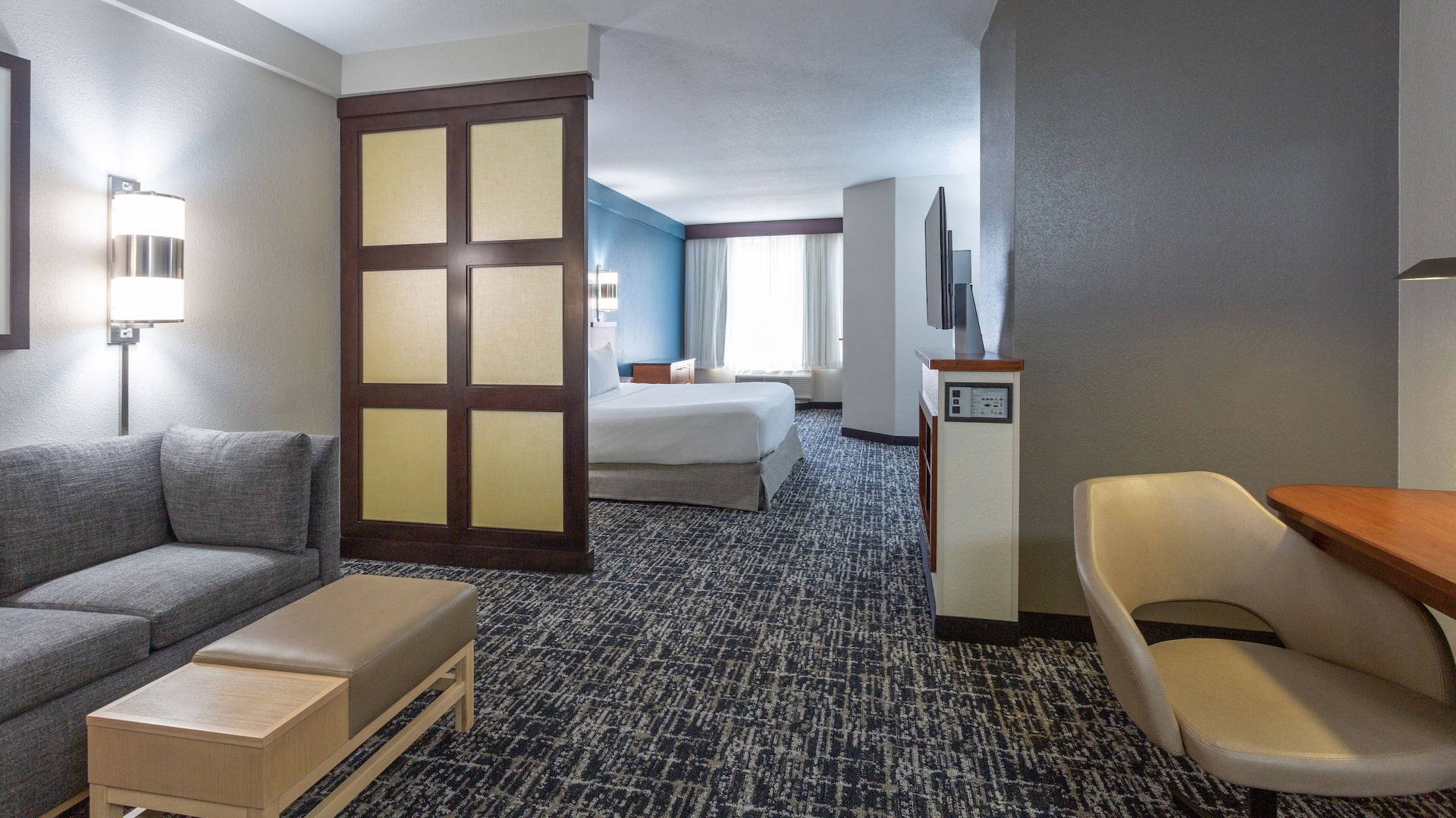 1/3 Hyatt Place Columbus-North King Accessible Guestroom