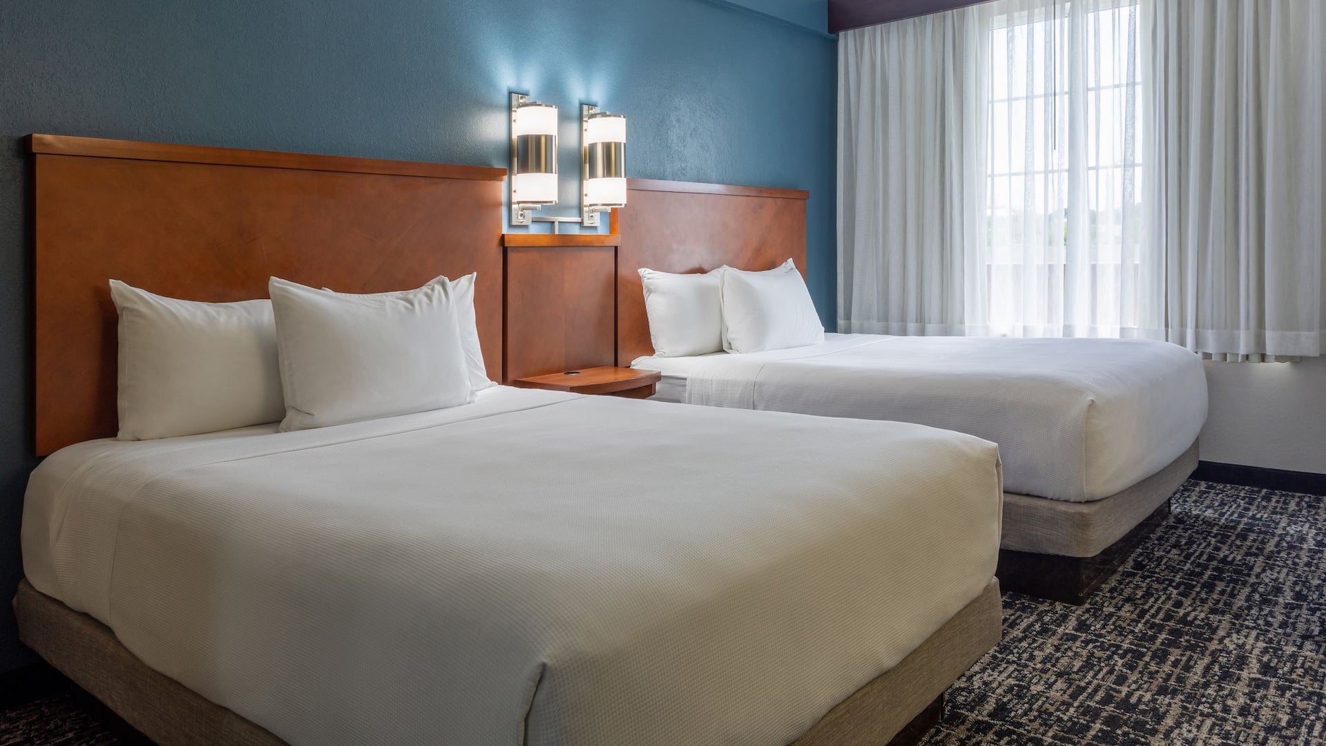 2/5 Hyatt Place Columbus-North Double Queen Guestroom Beds