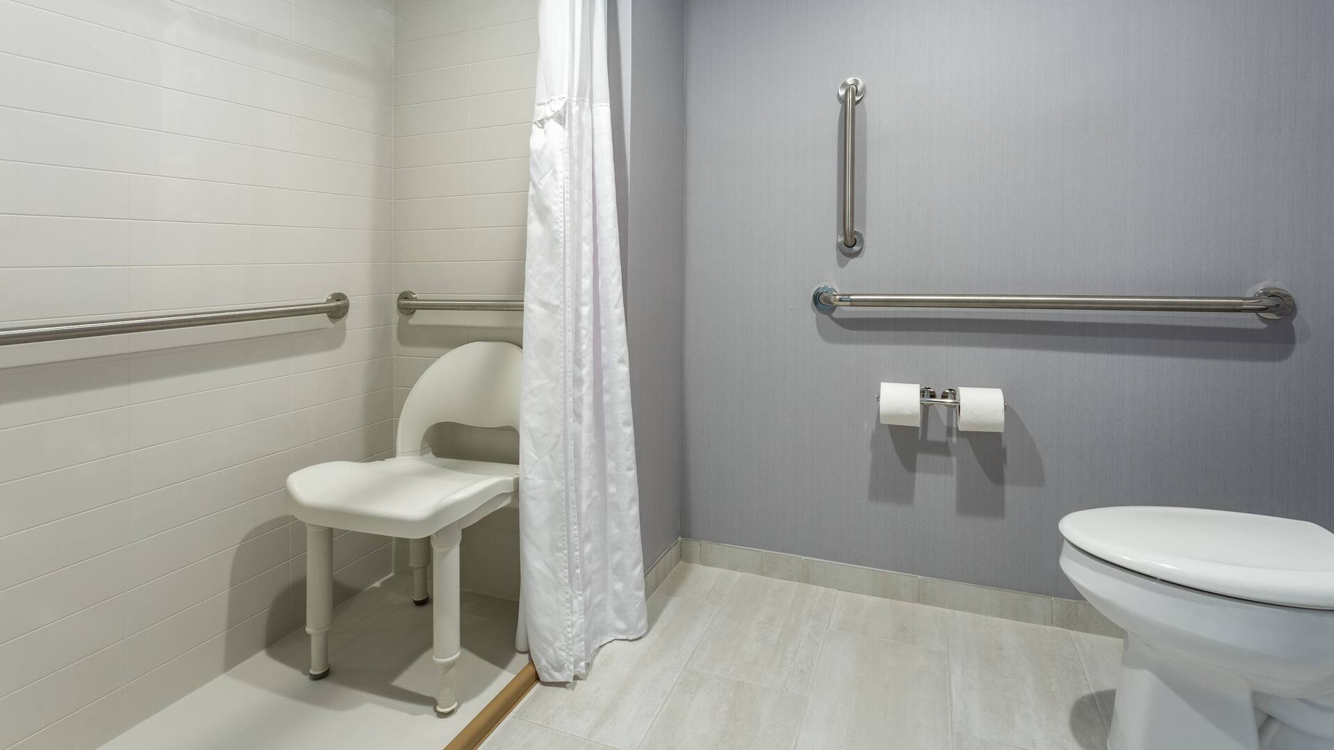 2/3 Hyatt Place Columbus-North Double Queen Accessible Bathroom