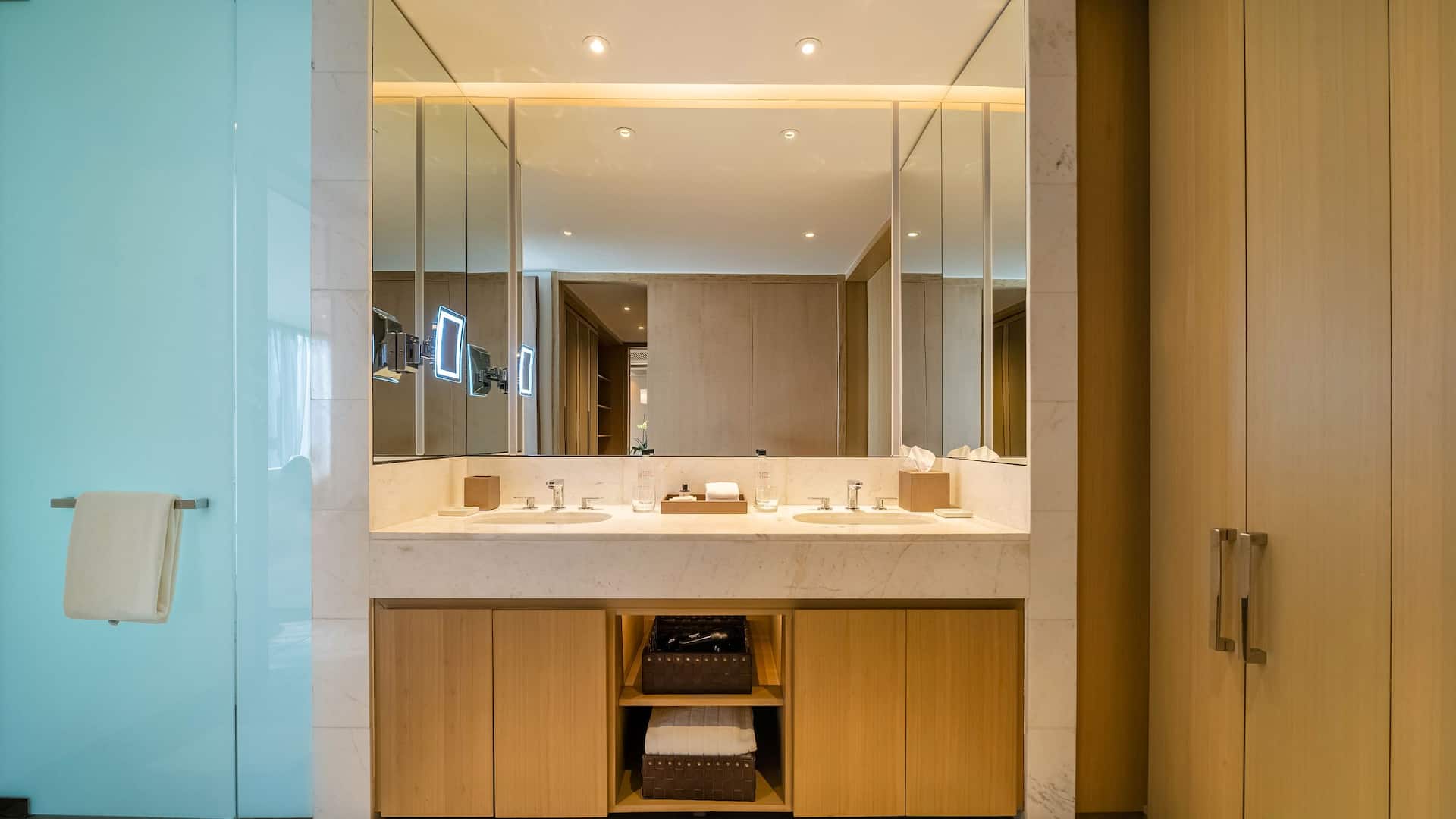 第 4，共 9 Grand Hyatt Bogotá Two Bedroom Suite Second Bathroom
