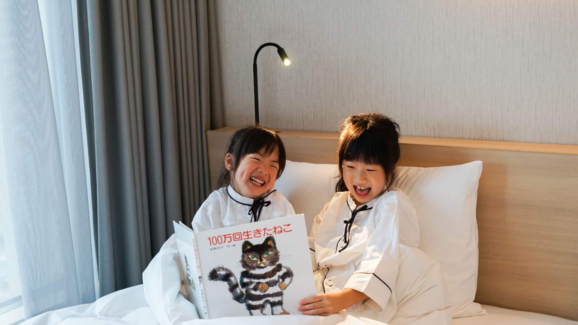 Hyatt House Kanazawa Kids Reading In Bed