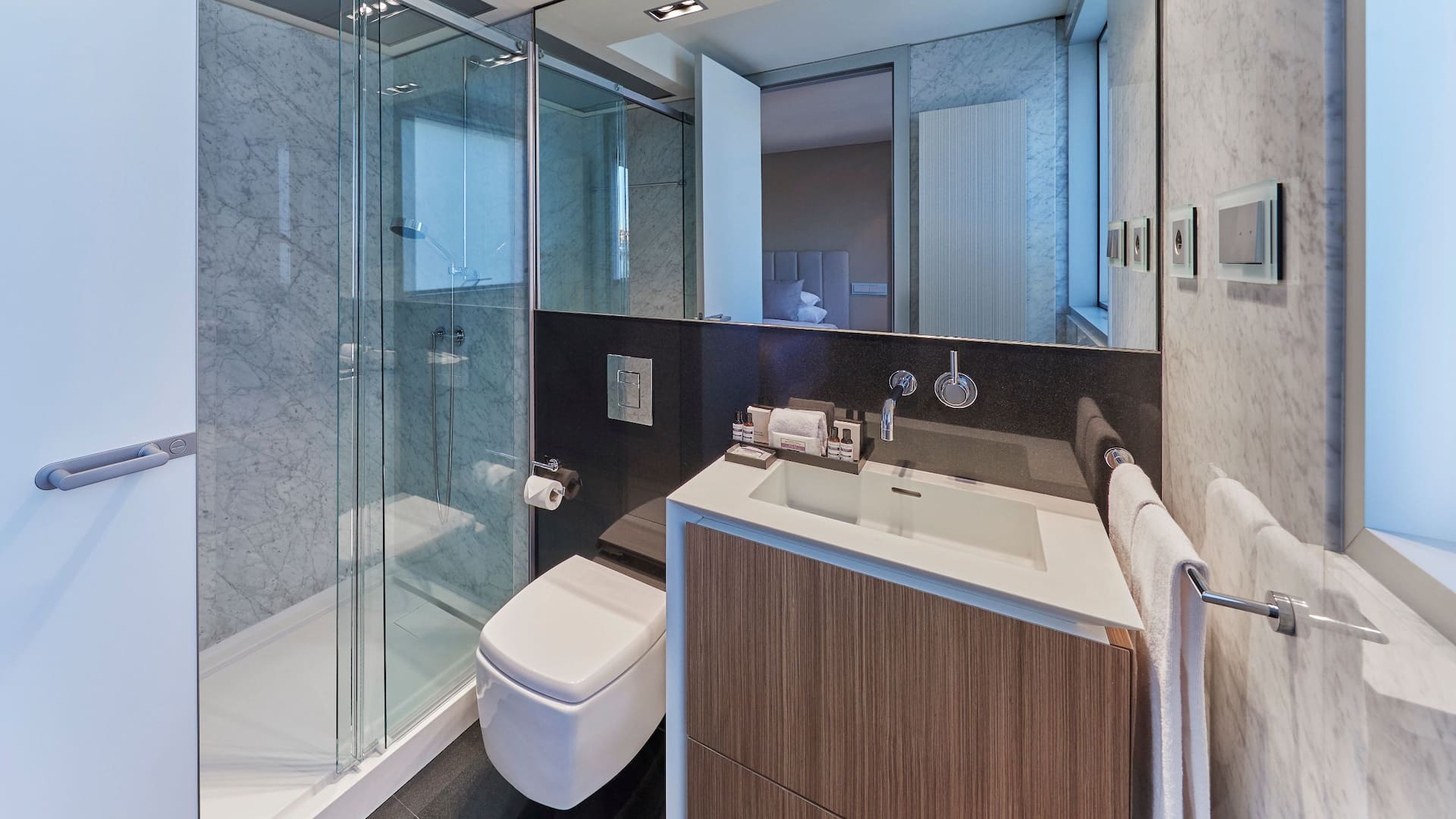 5/5 Hyatt Regency Madrid Residences Residence Bathroom Shower