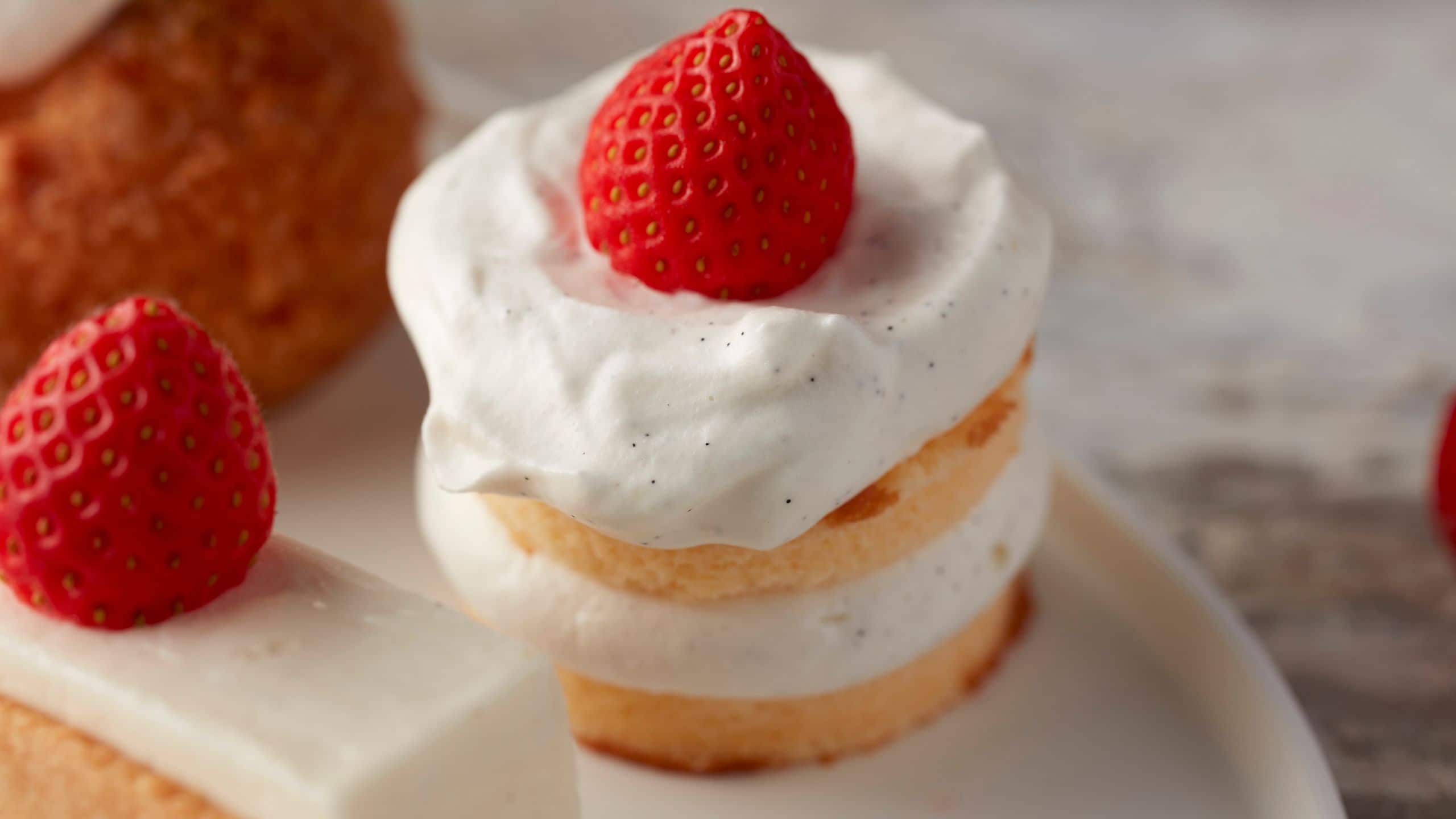 Hyatt Centric Ginza Tokyo NAMIKKI667 Strawberry Shortcake