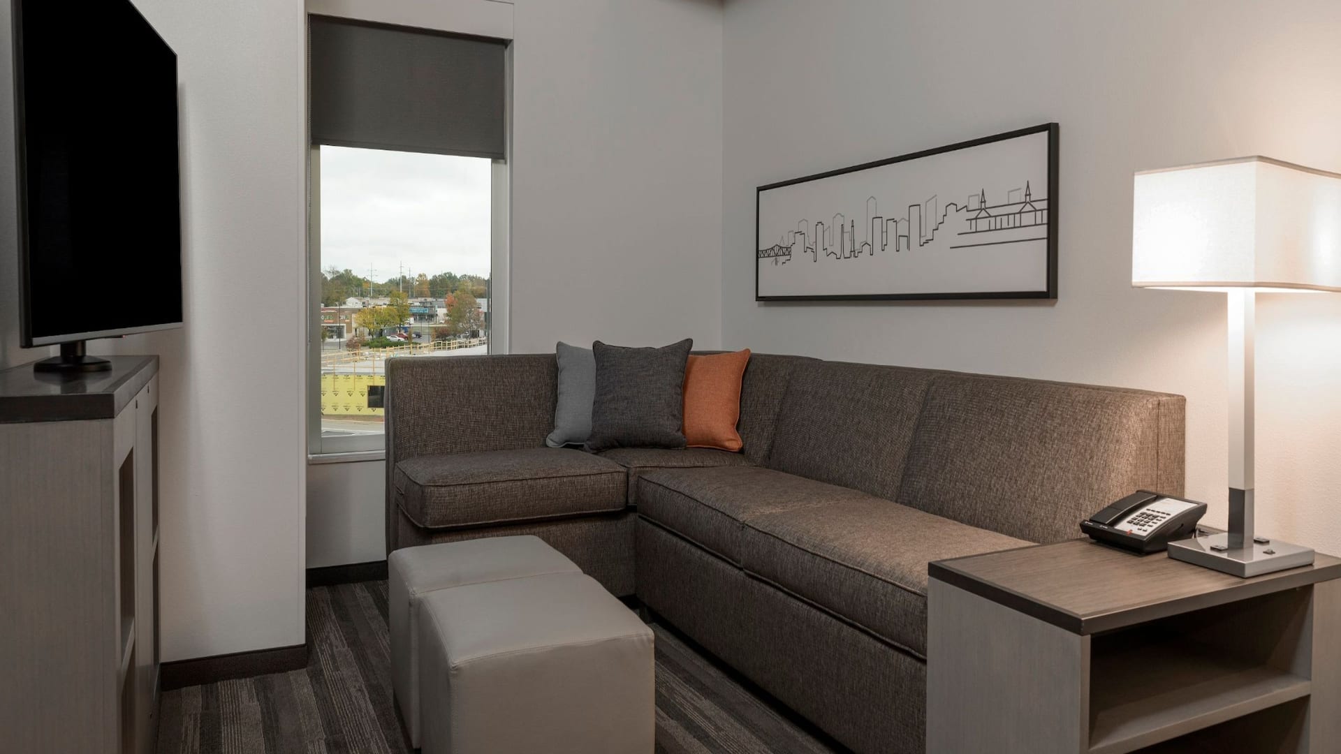 4 de 4 Hyatt House Louisville - East Studio Kitchen Suite Seating Area