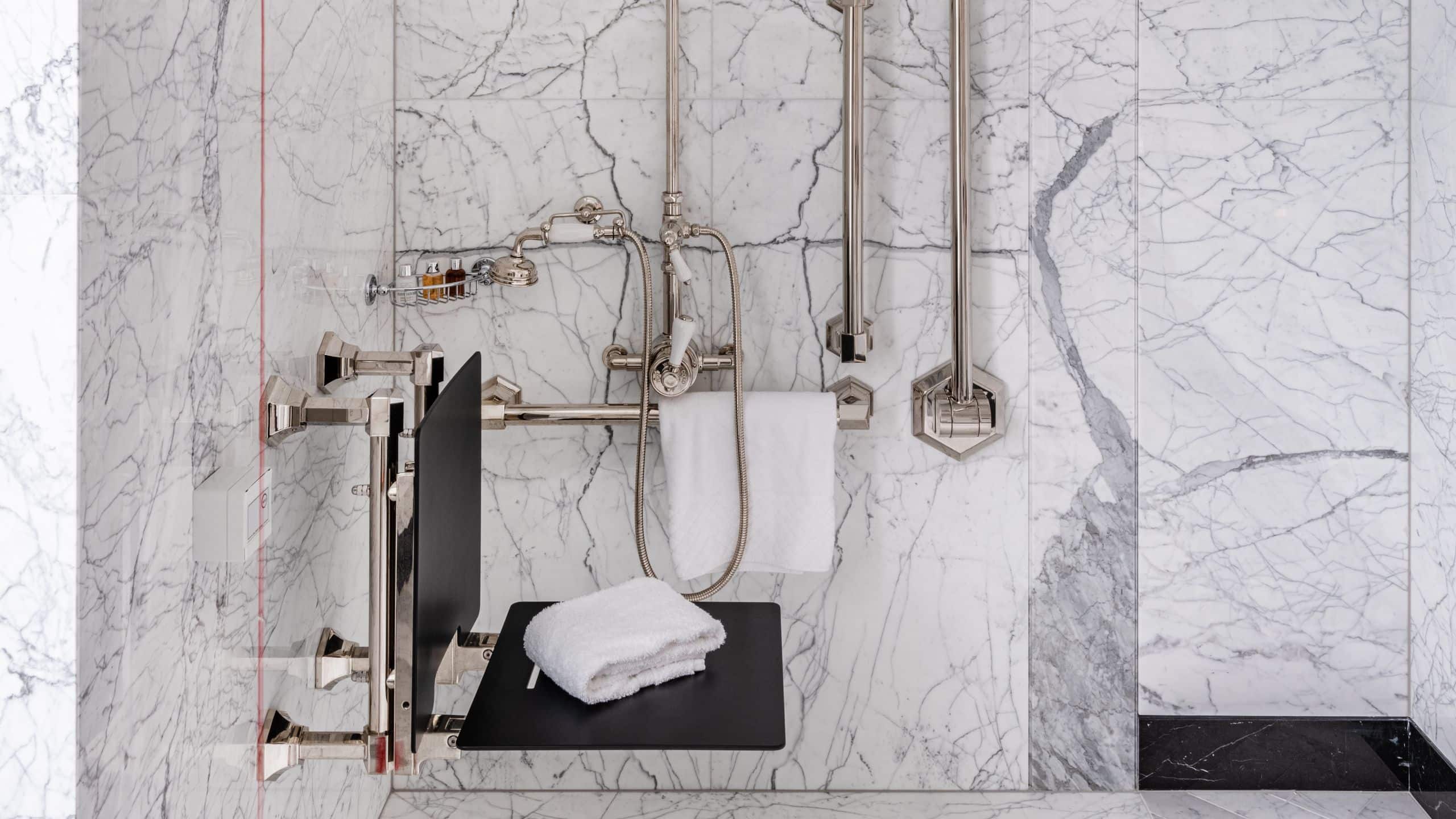 第 5，共 5 Great Scotland Yard Hotel Accessible Shower