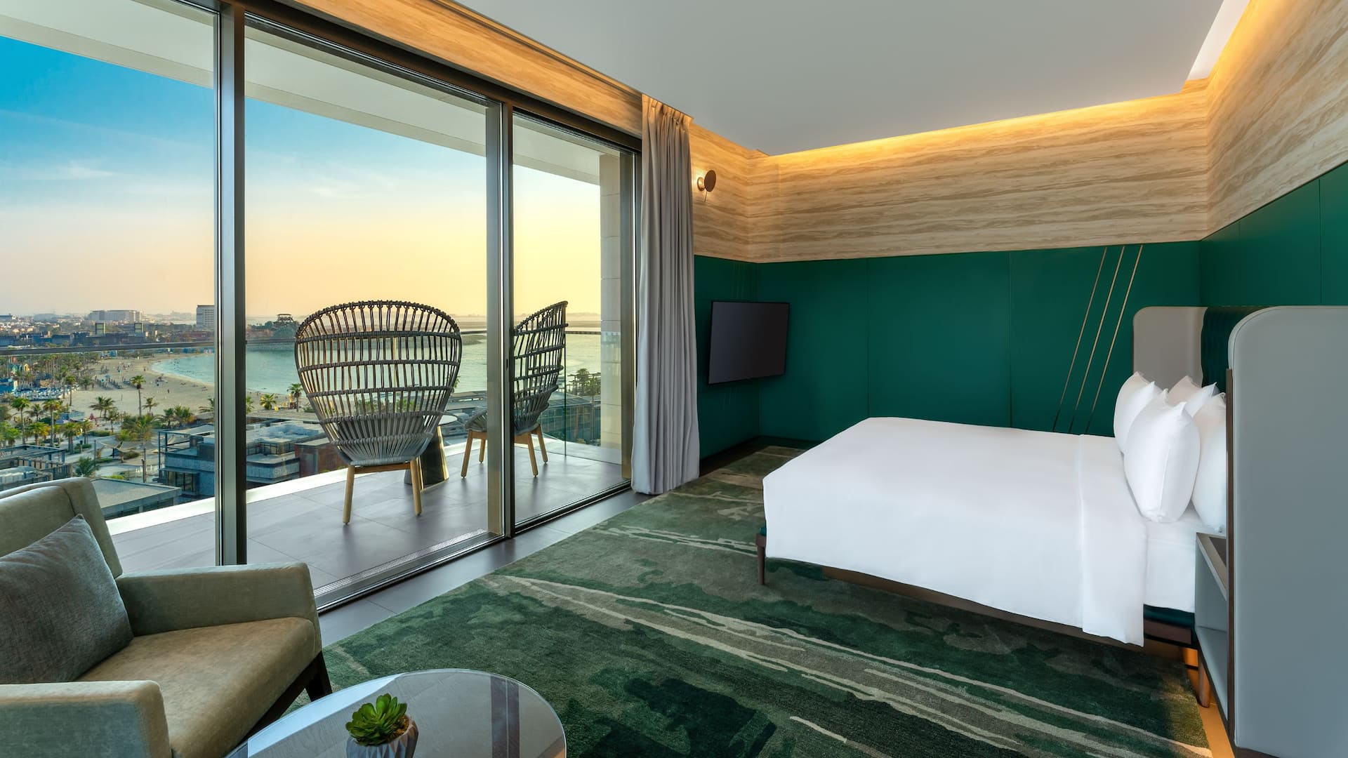 2 из 7 Hyatt Centric Jumeirah Dubai Executive Suite Main Bedroom