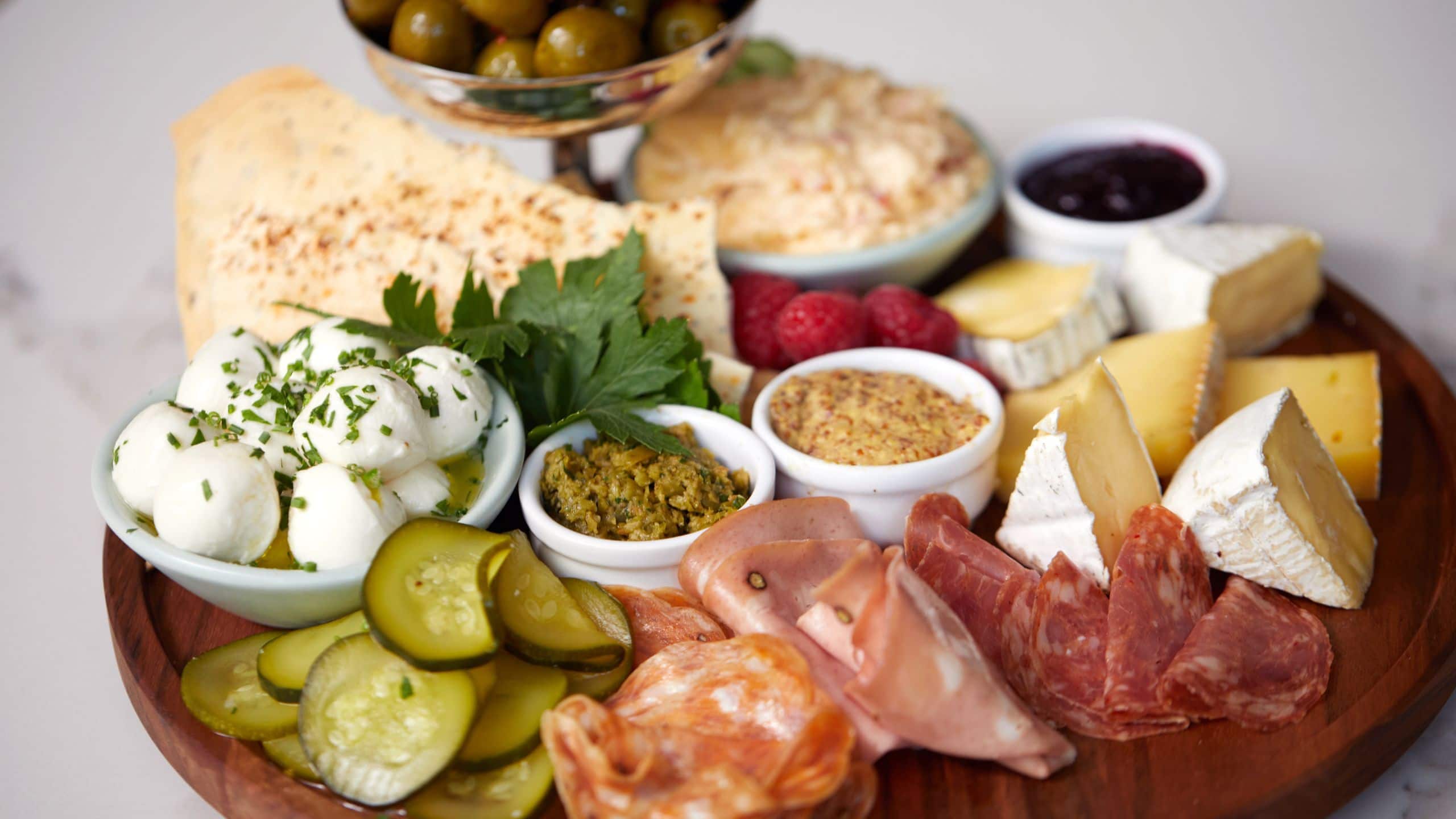 Thompson Savannah Banquet Breaks Local Selections