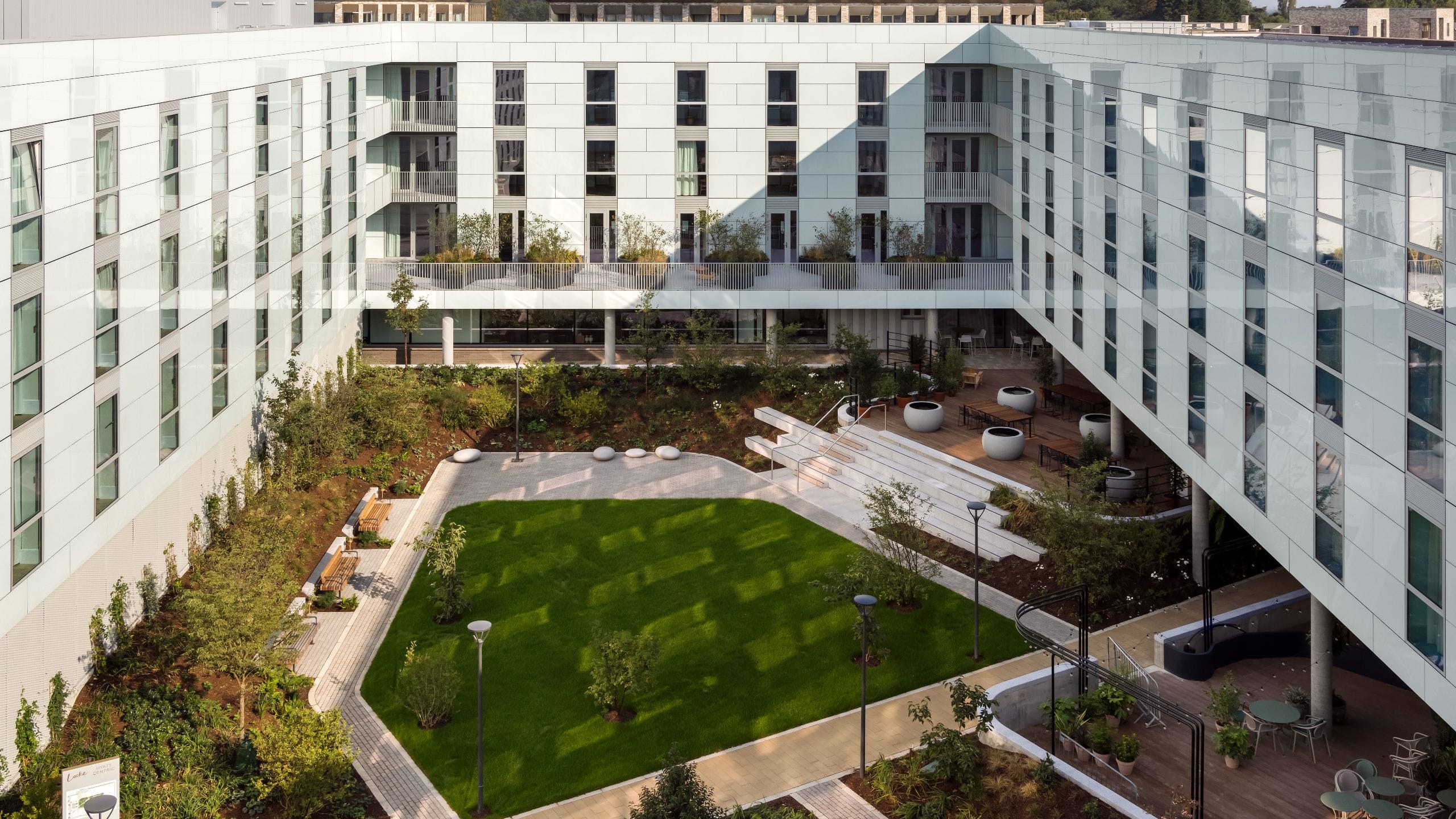 Hyatt Centric Cambridge Exterior Courtyard