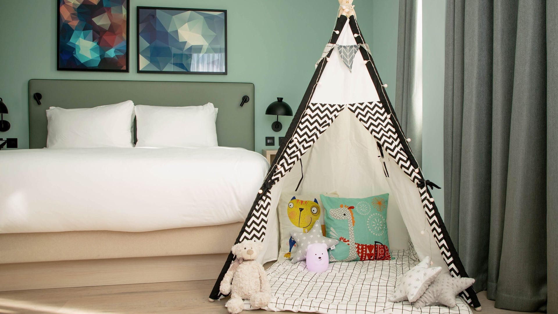 Hyatt Place London City East Hyatt Place London City East Family Teepee 3