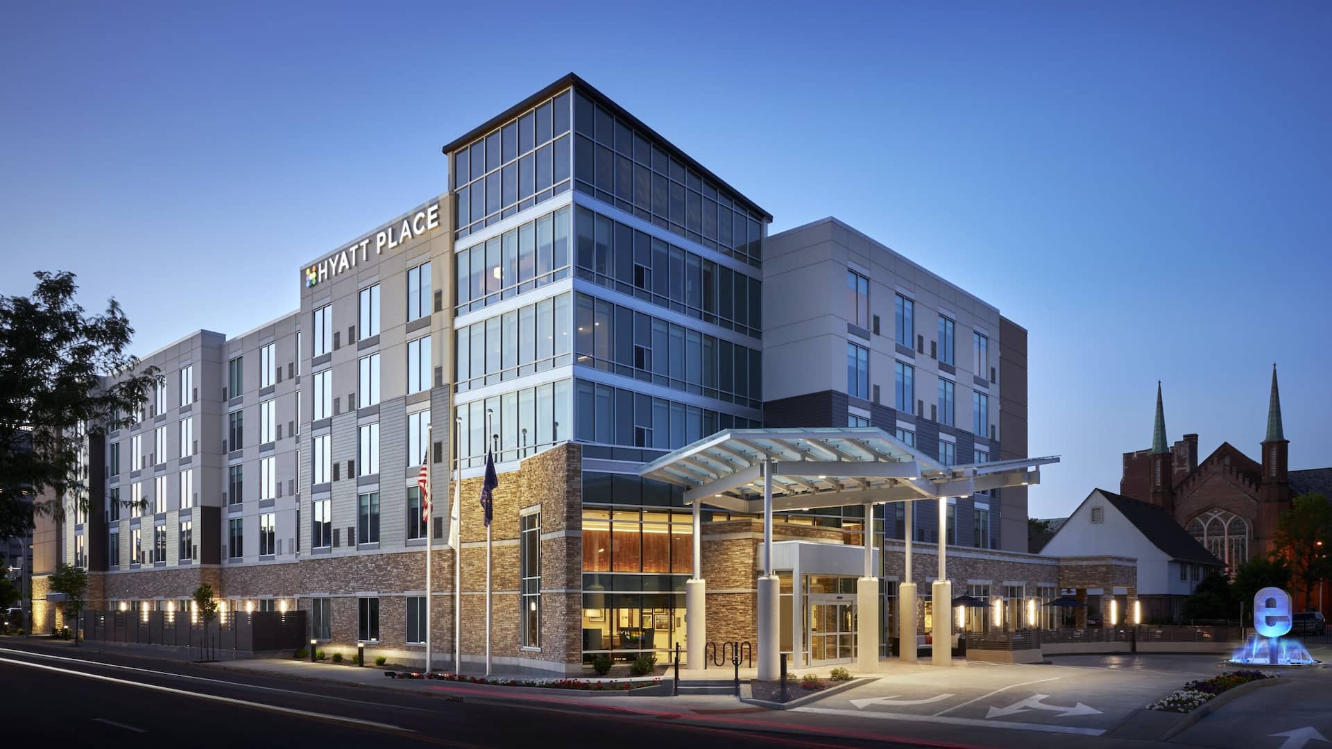Hyatt Place Evansville / Downtown Exterior Nighttime