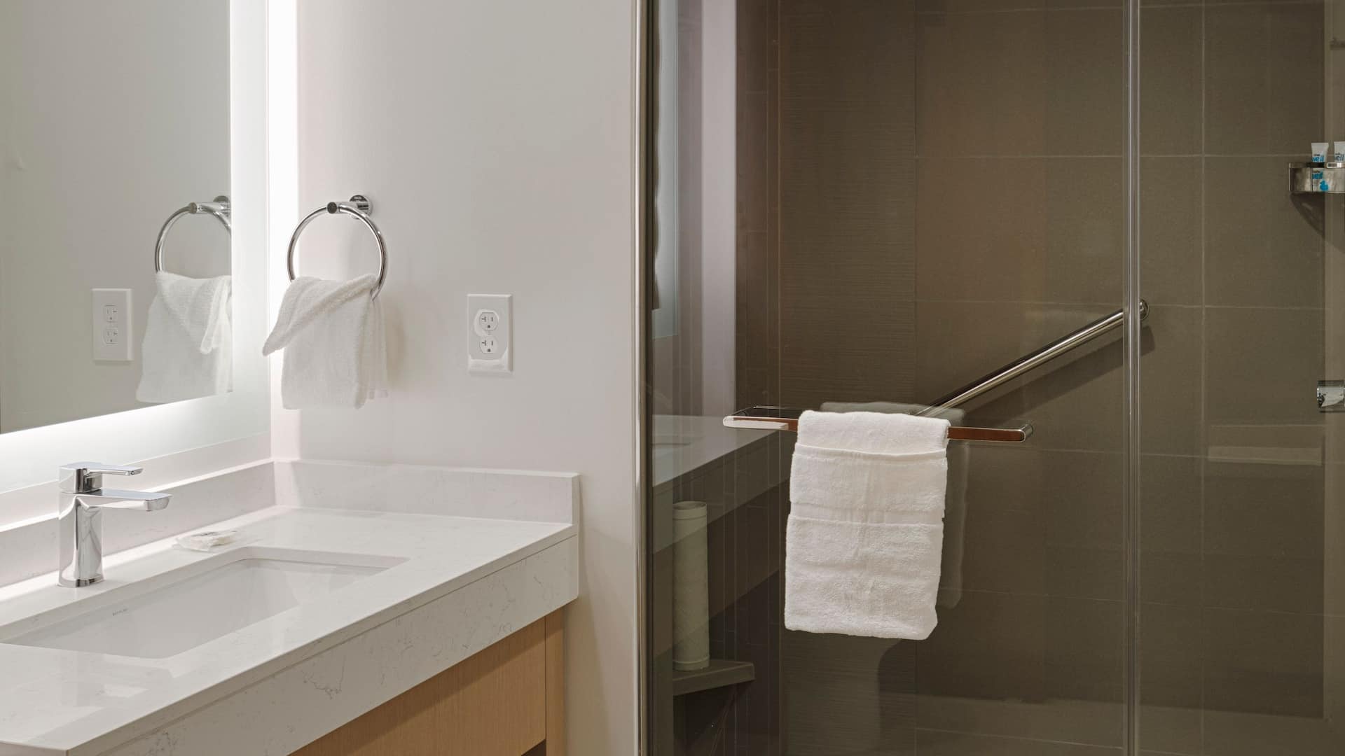 第 2，共 3  Den Dbl Queen Bathroom