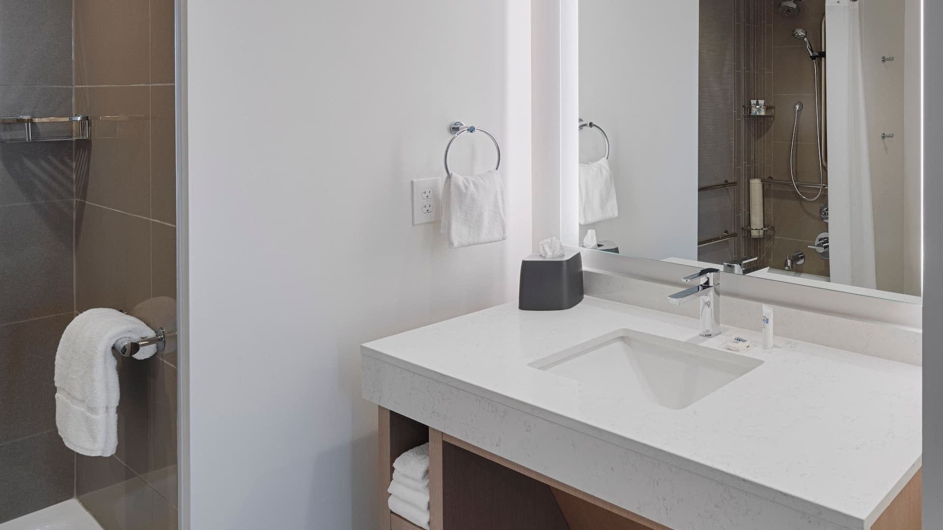 第 2，共 3  Ada Studio Kitchen Suite Tub