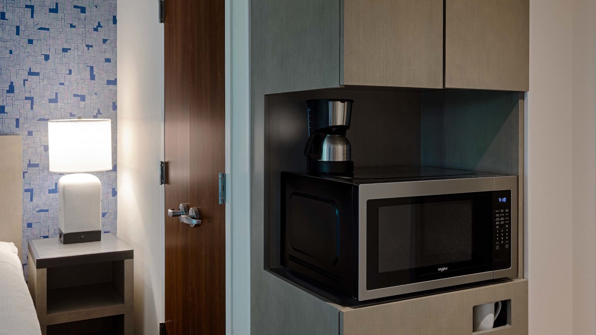 Ada Den Guestroom Amenities