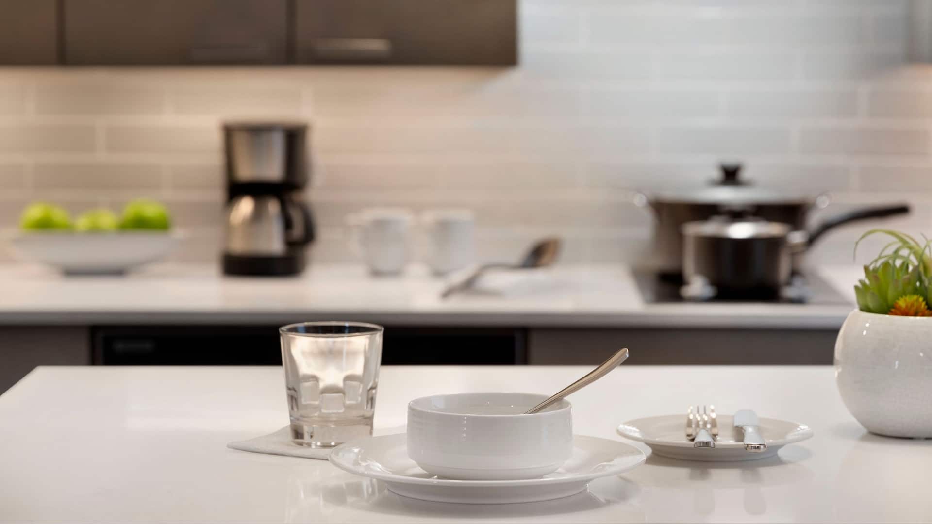 Hyatt House Atlanta / Perimeter Center Guestroom Details