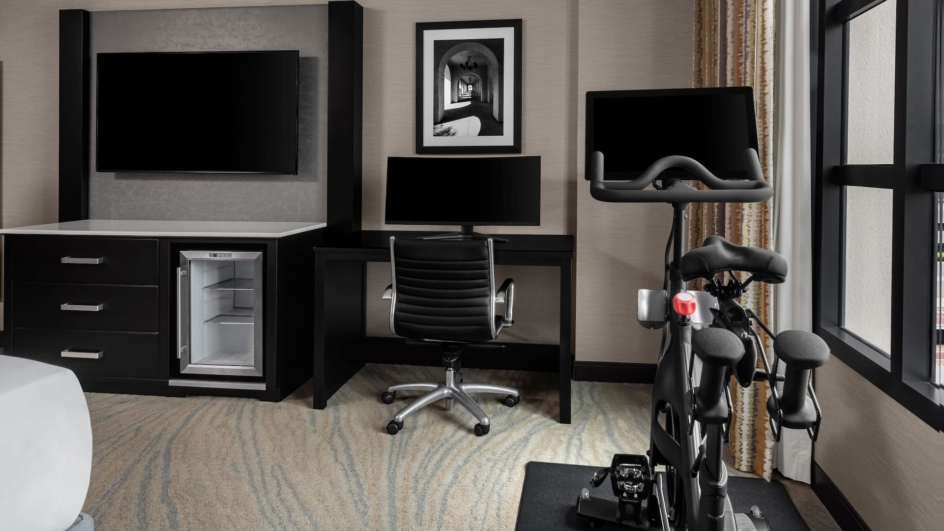 Hyatt Regency La Jolla at Aventine Guestroom Fitness Bike
