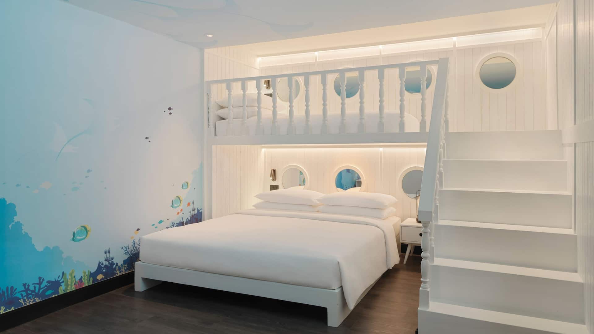 1 จาก 3 Hyatt Regency Phuket Resort Hyatt Regency Phuket Resort Family Room Bunk Beds