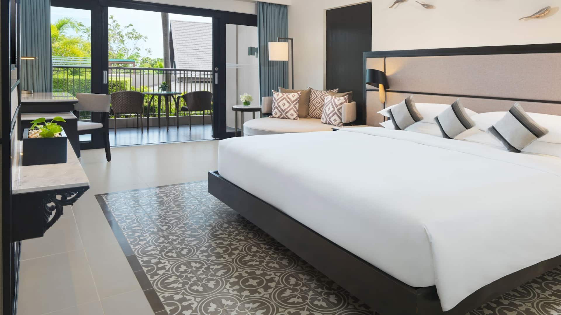 2 จาก 3 Hyatt Regency Phuket Resort Hyatt Regency Phuket Resort Family Room Master Bedroom