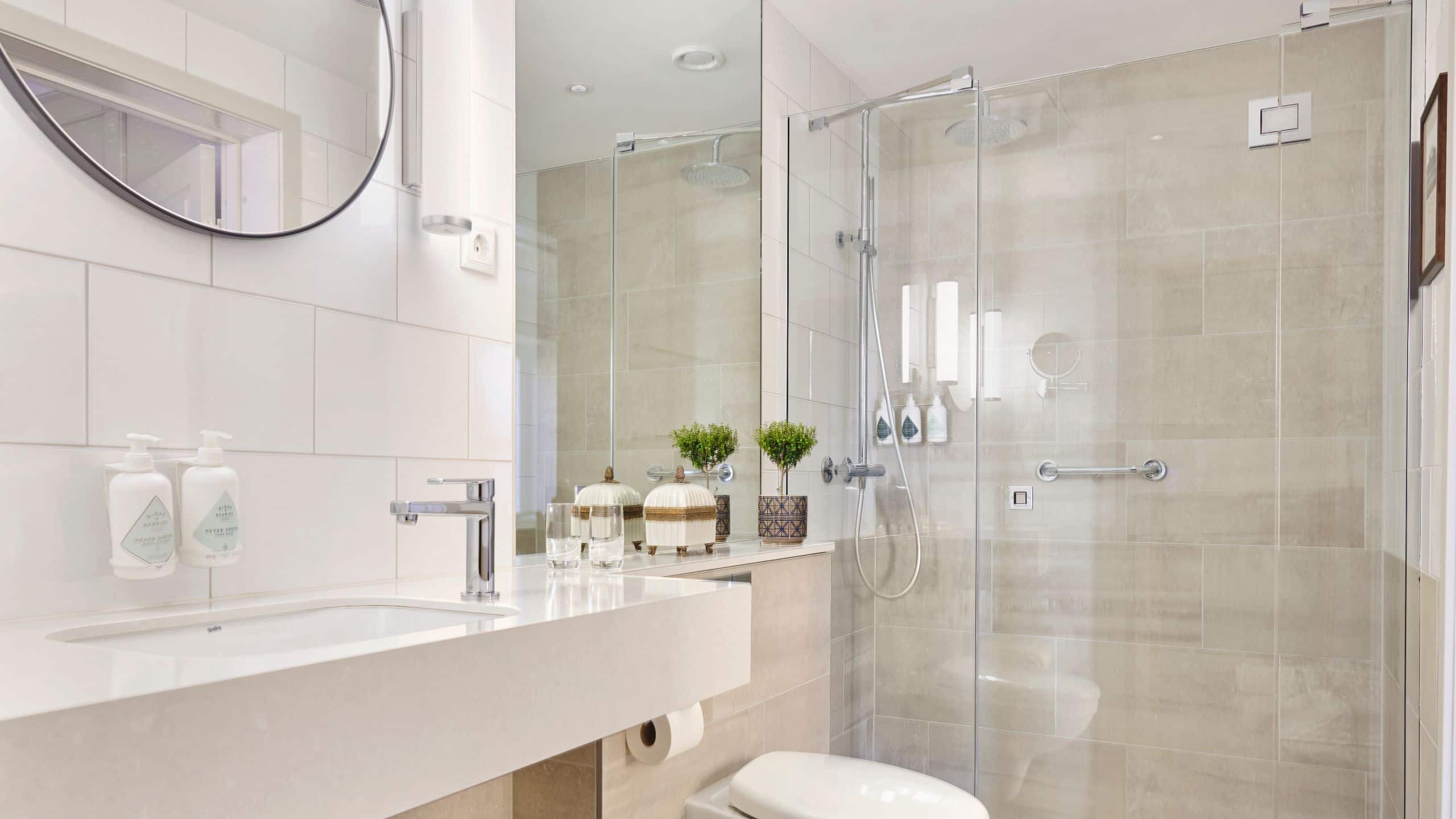 第 5，共 5 Hôtel Reisen Hotel Reisen King Bathroom 1