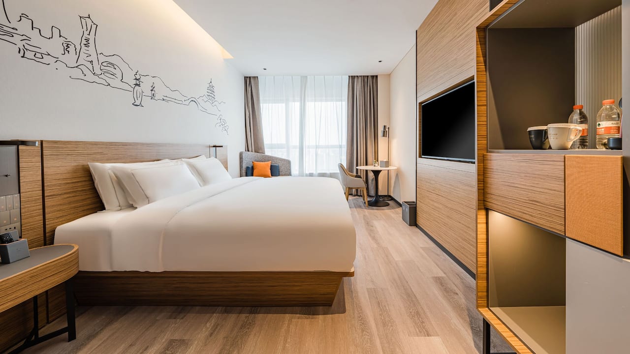 Deluxe King Guestroom at UrCove Hangzhou Riverside CBD