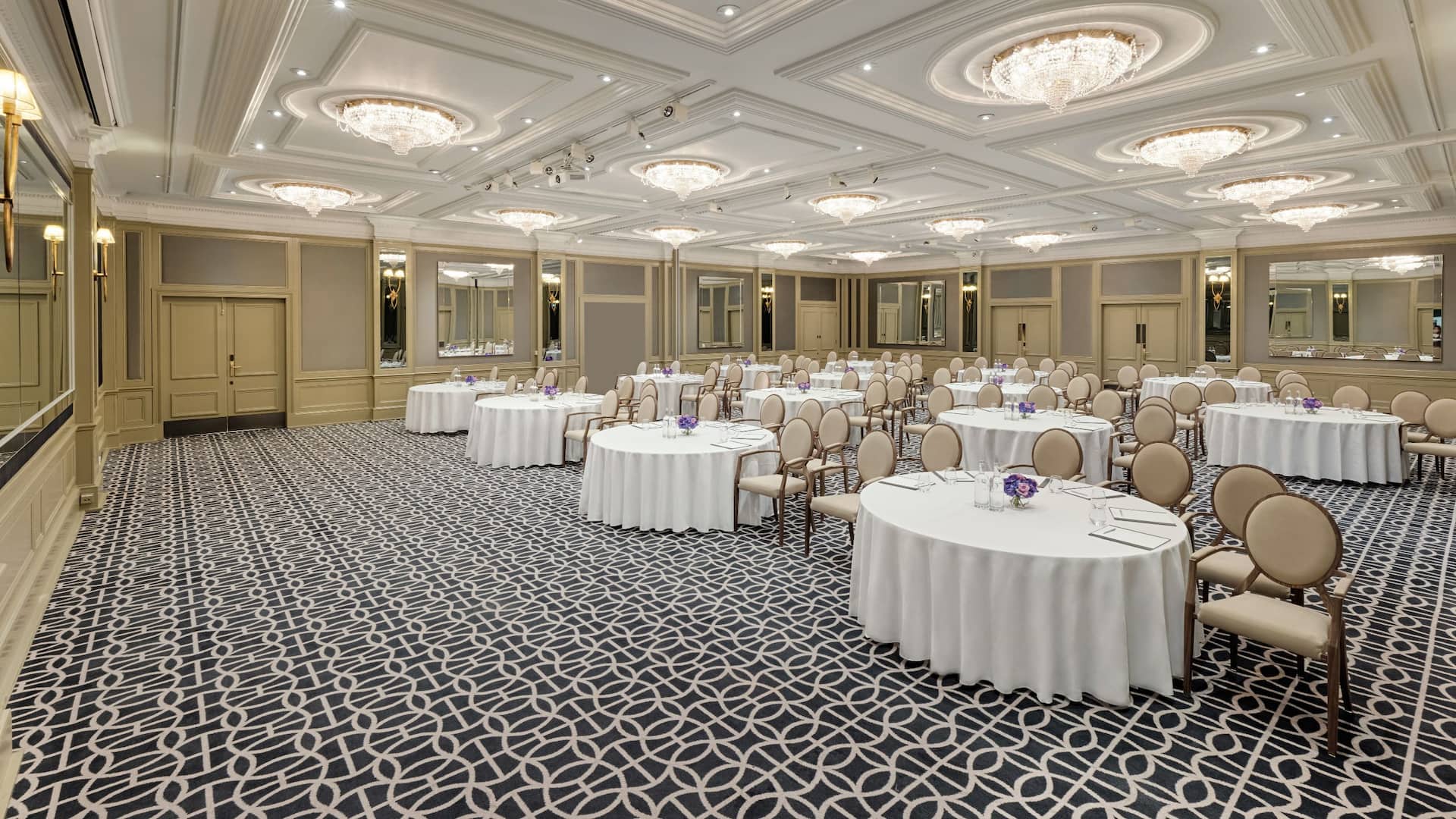Hyatt Regency London - The Churchill Chartwell Cabaret Setup