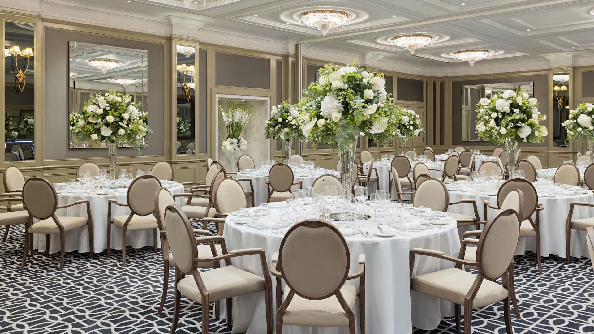 Hyatt Regency London - The Churchill Chartwell Dinner Setup