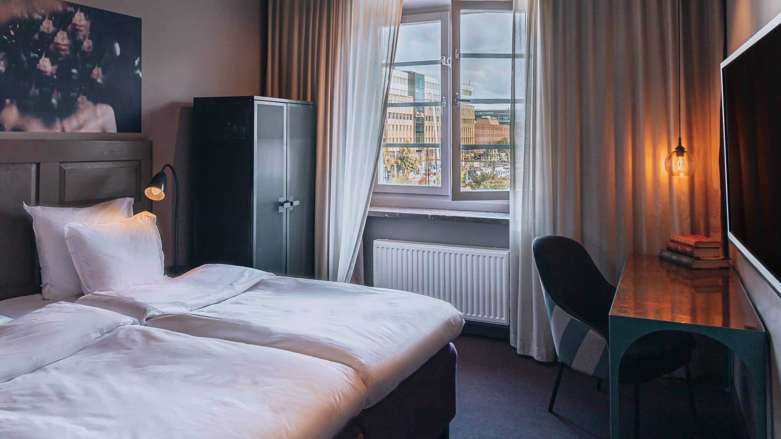 1 von 7 Story Hotel Signalfabriken, part of JdV by Hyatt Two Twin Guestroom