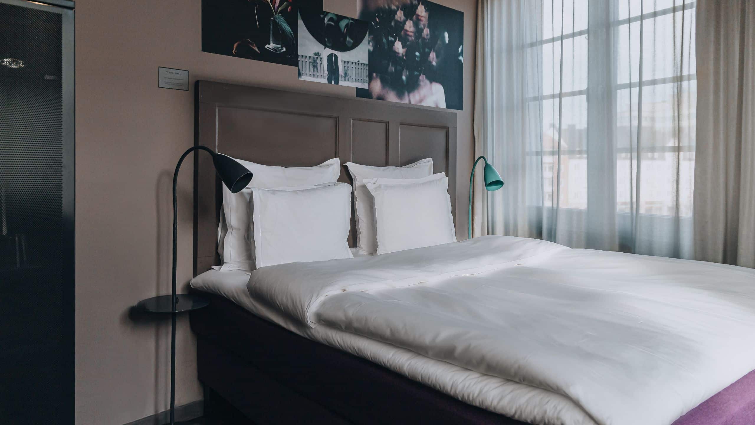 3 von 6 Story Hotel Signalfabriken, part of JdV by Hyatt Queen Guestroom