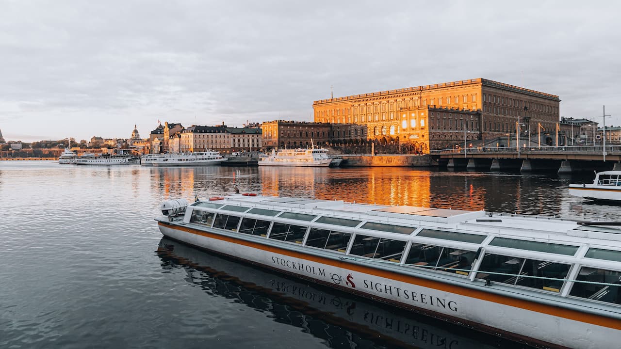 the Royal castle by the water in Stockholm city center, with a sightseeing boat in the foreground