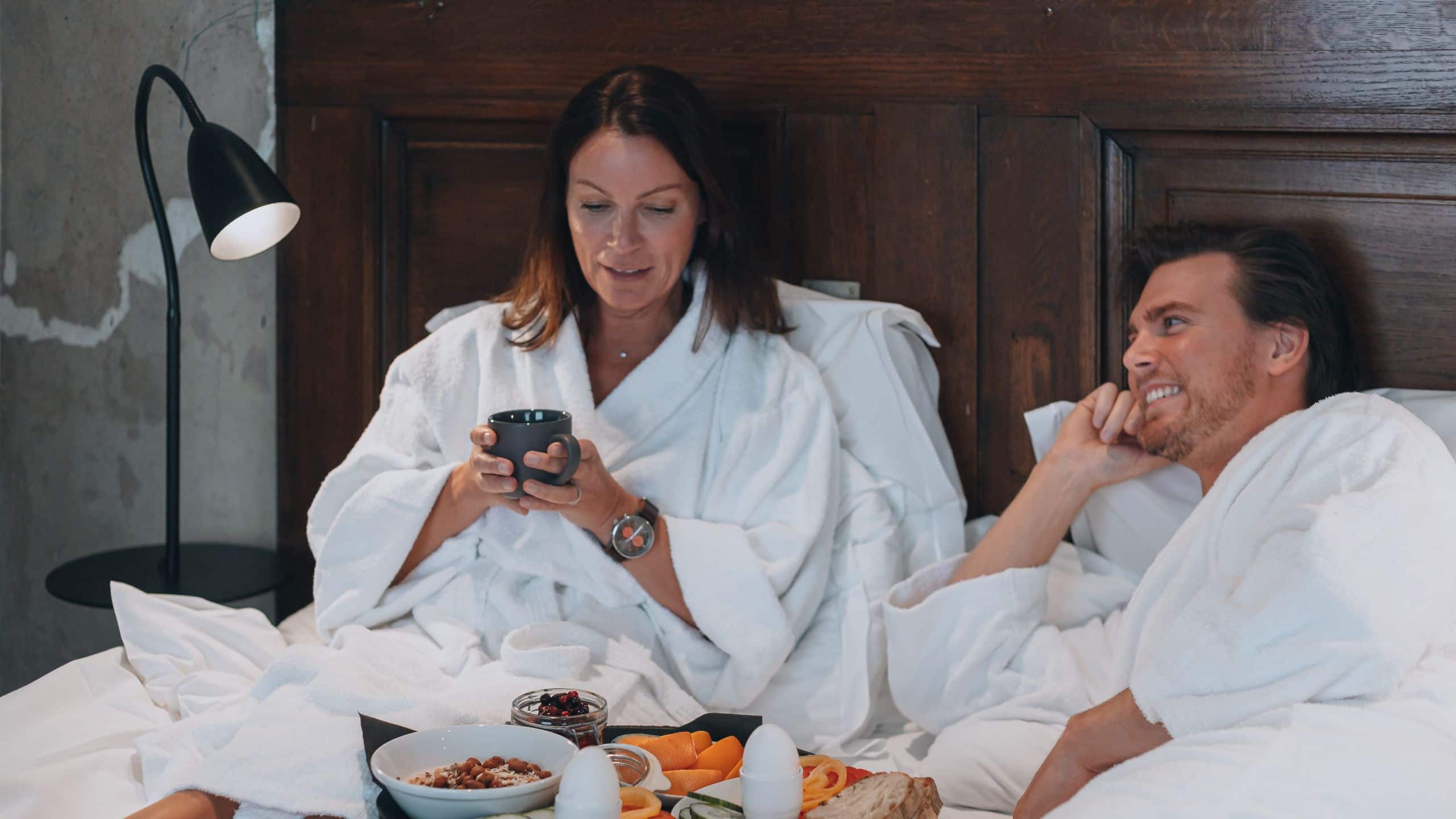 3 von 9 Story Hotel Riddargatan, part of JdV by Hyatt Breakfast in Bed Couple