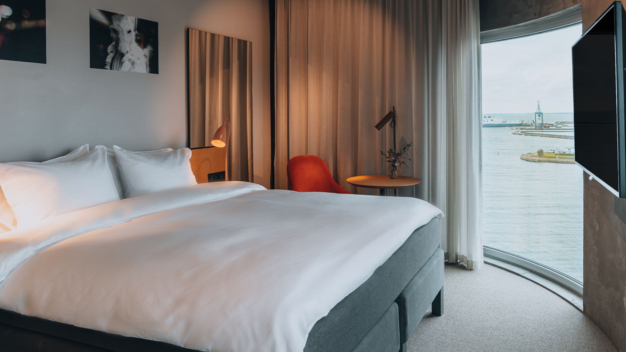Story Hotel Studio Malmo, part of JdV by Hyatt King Guestroom Deluxe Ocean View