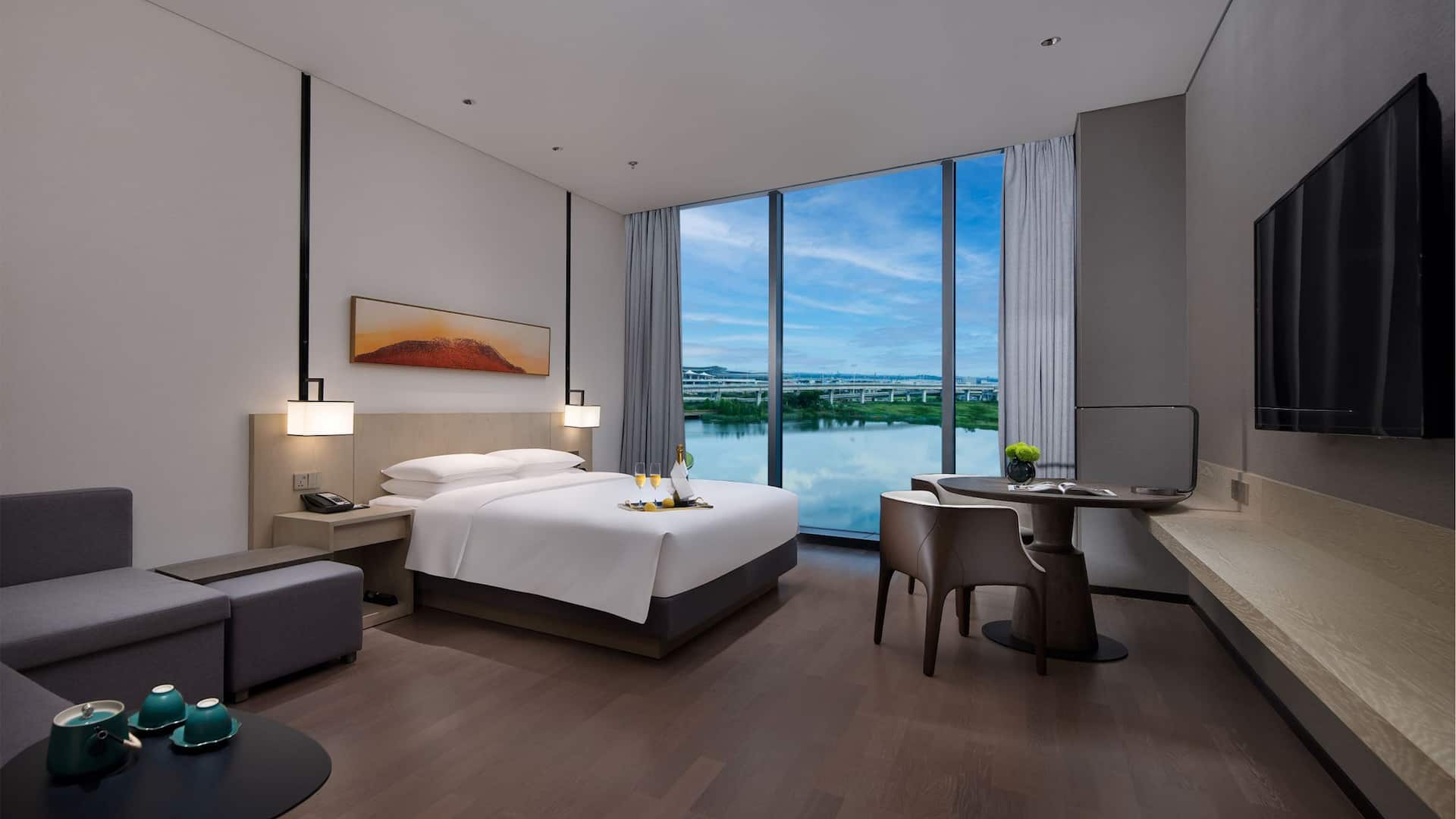Hyatt Place Changsha Airport King Bed Lake View