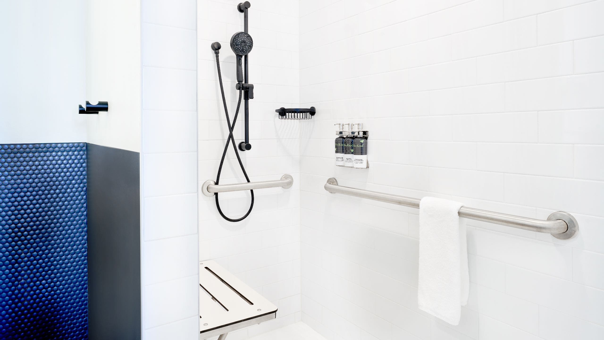 1 из 2 Hyatt Centric Downtown Denver ADA Bathroom Roll in Shower