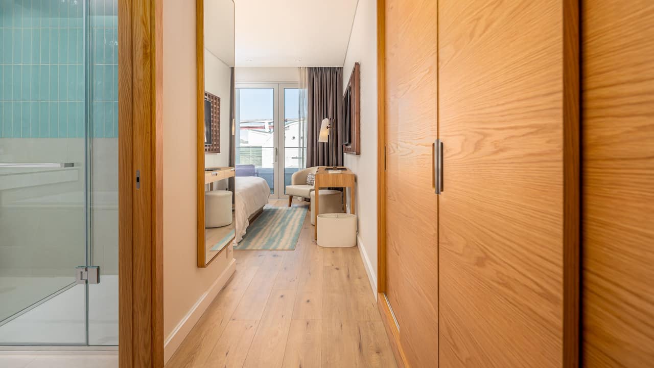 Hyatt Regency Lisbon Queen Room