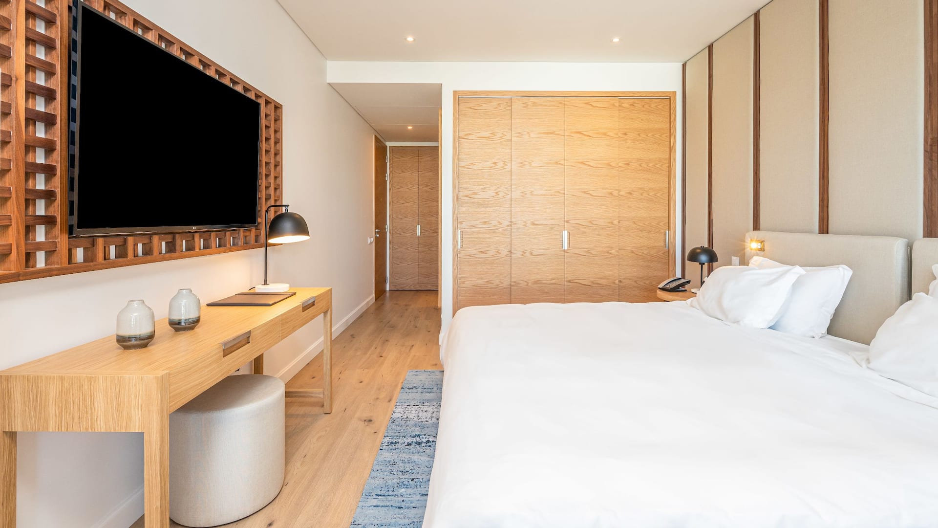Deluxe Queen Bed