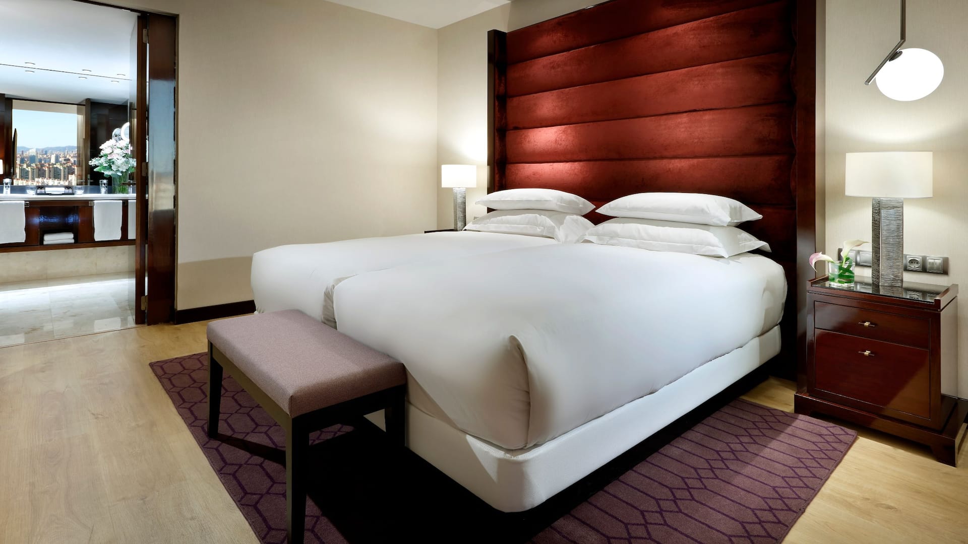 2 de 8 Hyatt Regency Barcelona Tower Executive Suite Two Twin Bedroom