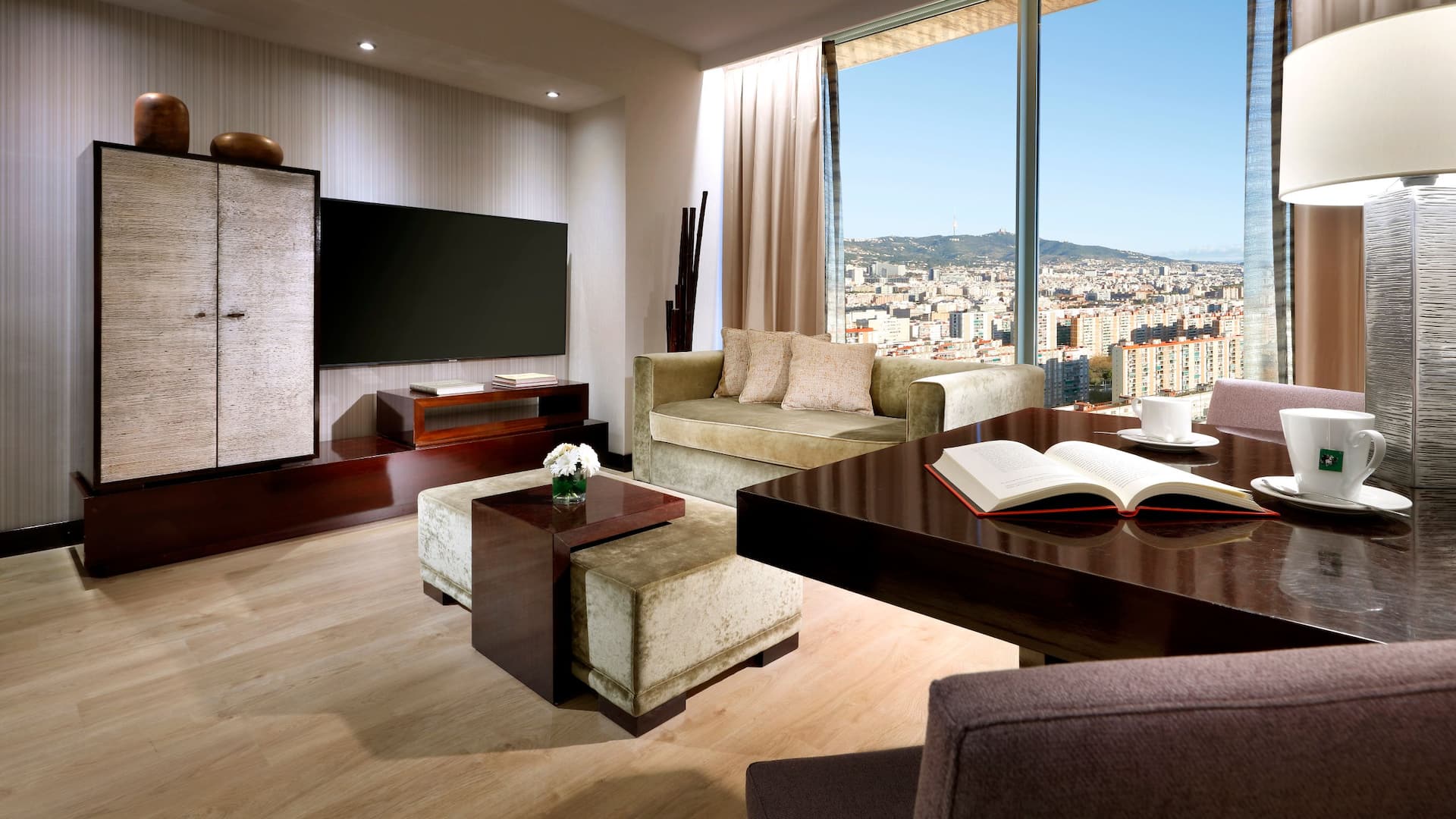 3 de 8 Hyatt Regency Barcelona Tower Bcnrb Bedroom Executive Suite Twin Room 4