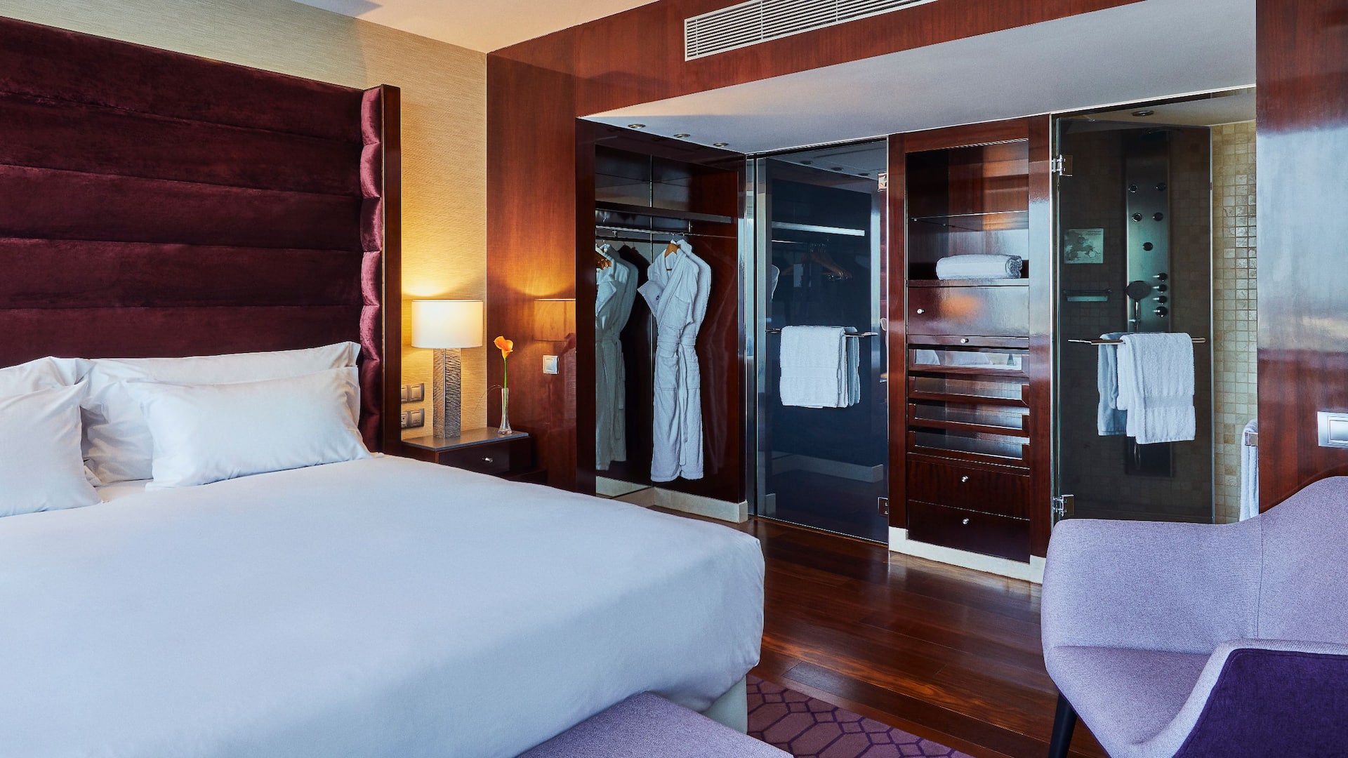 3 de 5 Hyatt Regency Barcelona Tower Duplex Suite Bedroom