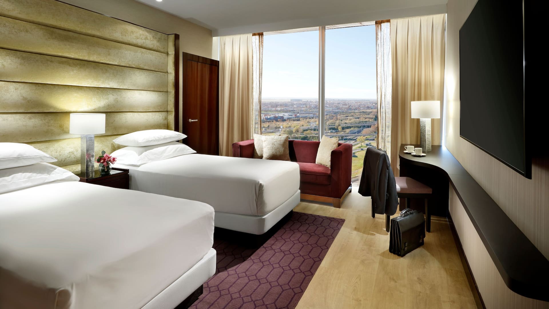 4 de 5 Hyatt Regency Barcelona Tower Two Twin Guestroom